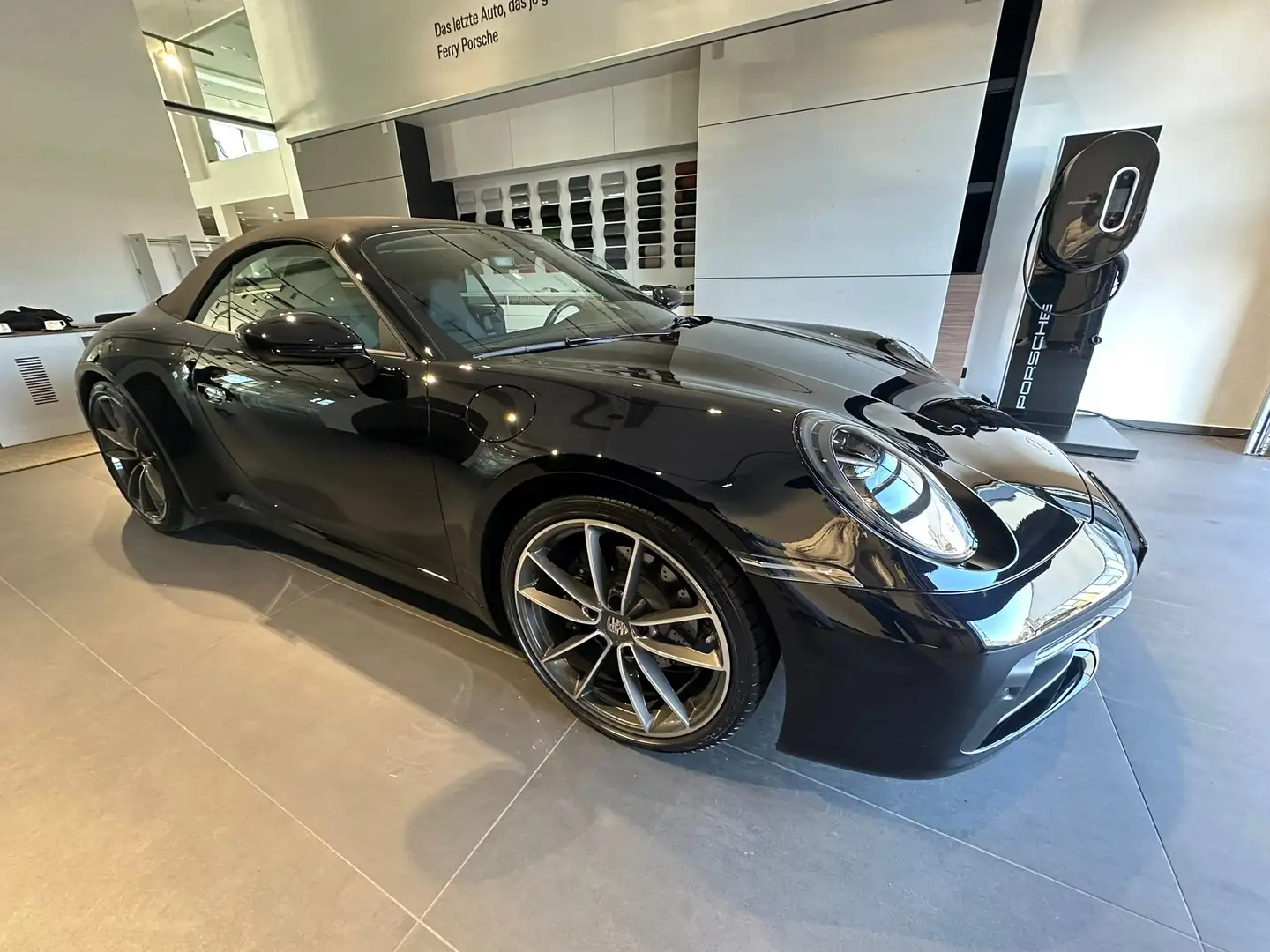 Porsche 911 Carrera Cabrio 992 Schwarz - 1