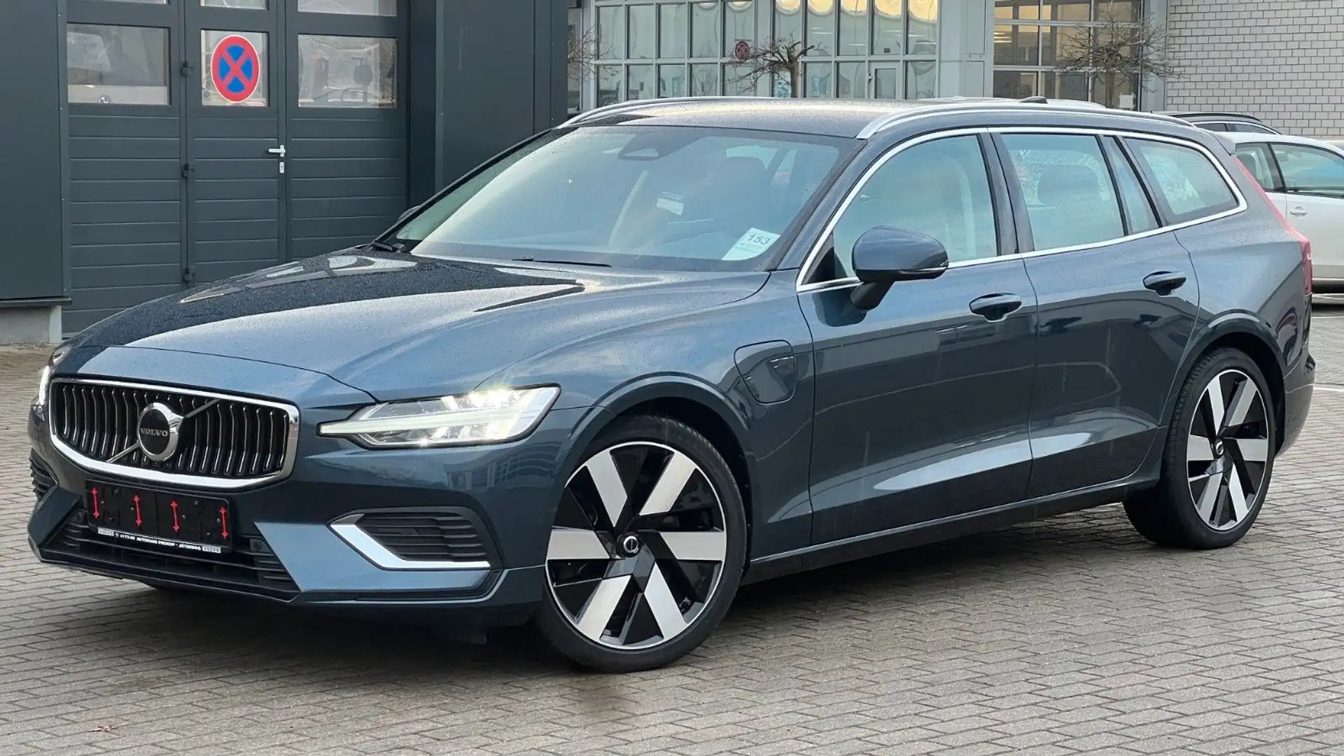 Volvo V60 T6 PHEV AWD Essential *Leder*PDC*LHZG* Blau - 2