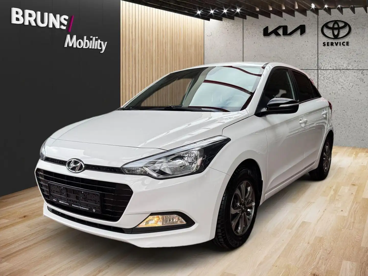 Hyundai i20 1.2 Sitzheizung Bluetooth 8-fach bereift Wit - 2