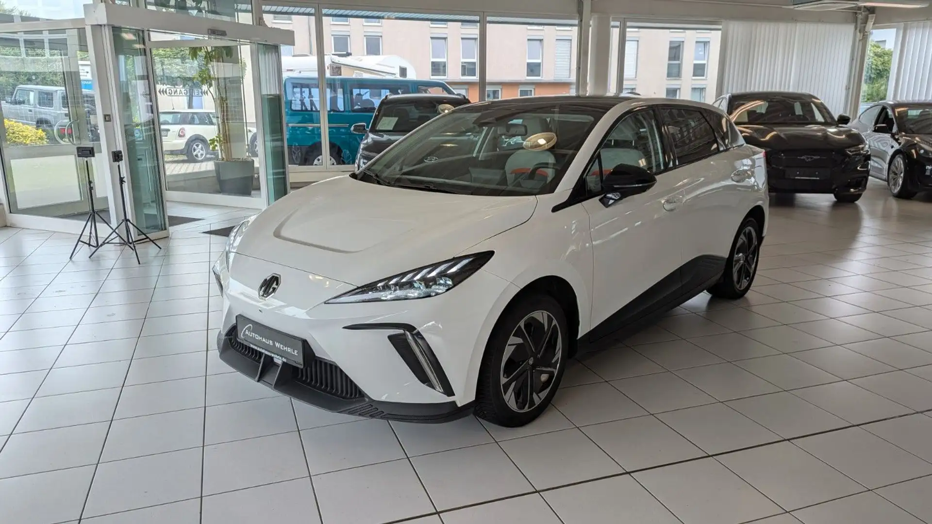 MG MG4 Luxury 64kWh *ACC*360°-Kamera*PDC*LHZ*SHZ* Blanc - 1