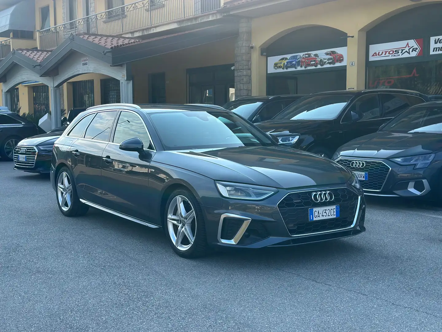 Audi A4 40 2.0 tdi S Line edition quattro 190cv s-tronic Grijs - 1