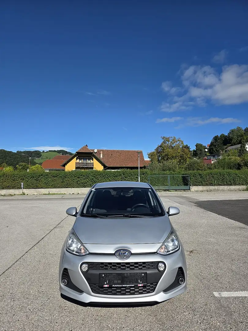 Hyundai i10 Silber - 1