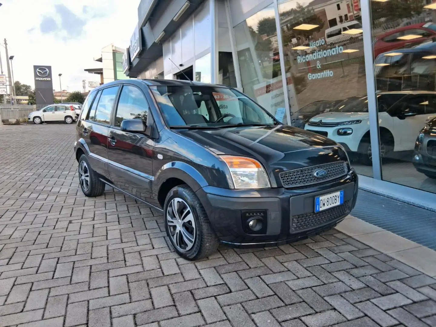 Ford Fusion 1.4 16V  5p. Titanium Gris - 1