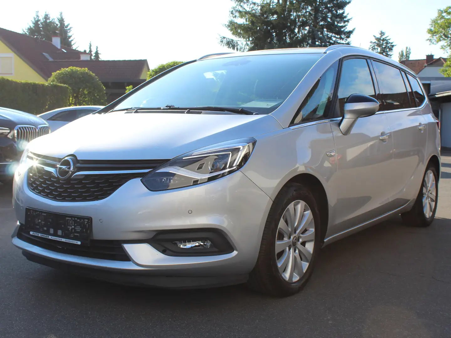 Opel Zafira Zafira 1,6 Turbo Zafira Plus Aut.  Plus 7 Sitzer! Silber - 1