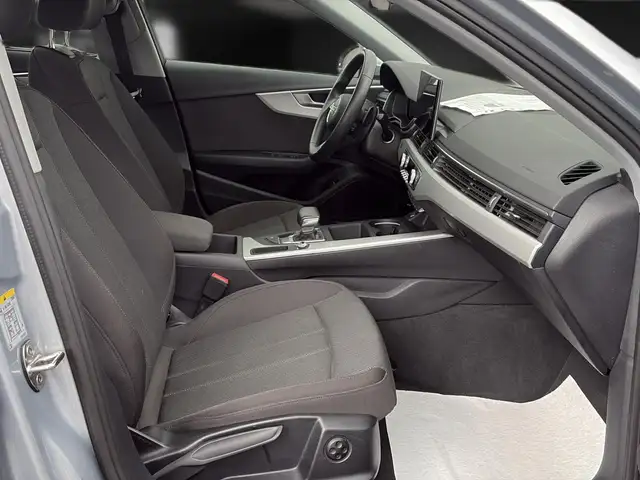 Audi A4 view 14