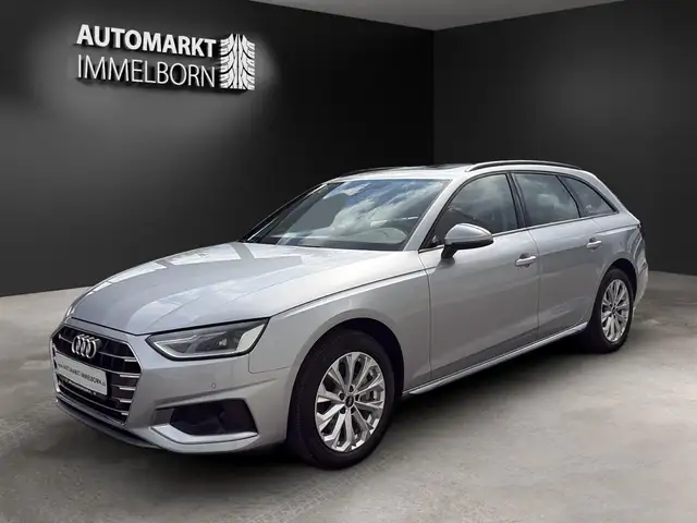 Audi A4 view 4