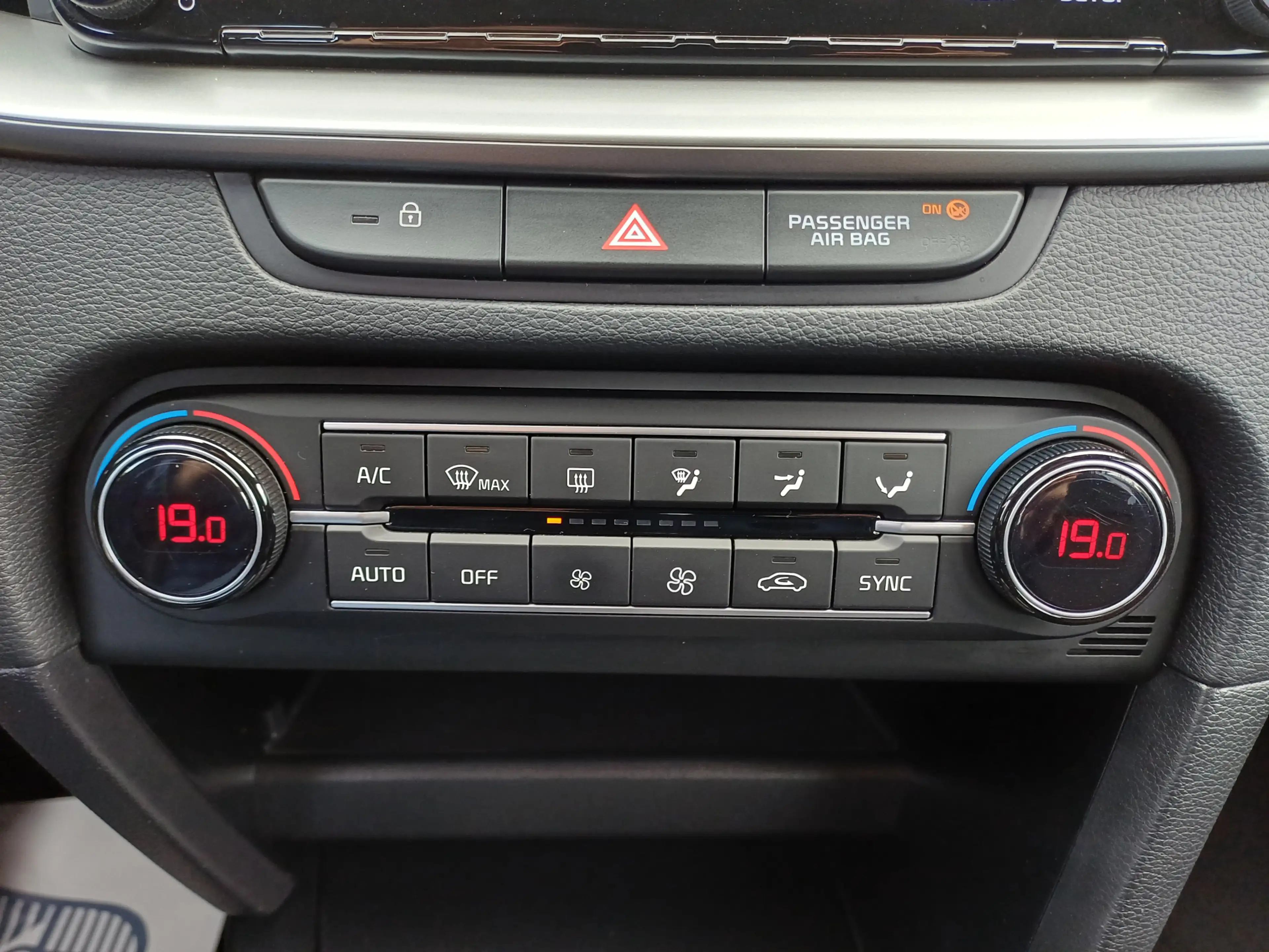Kia Ceed / cee'd 1.0 T-GDi DynamicLine | CAMERA | NAVI | APPLE CARP — photo 27