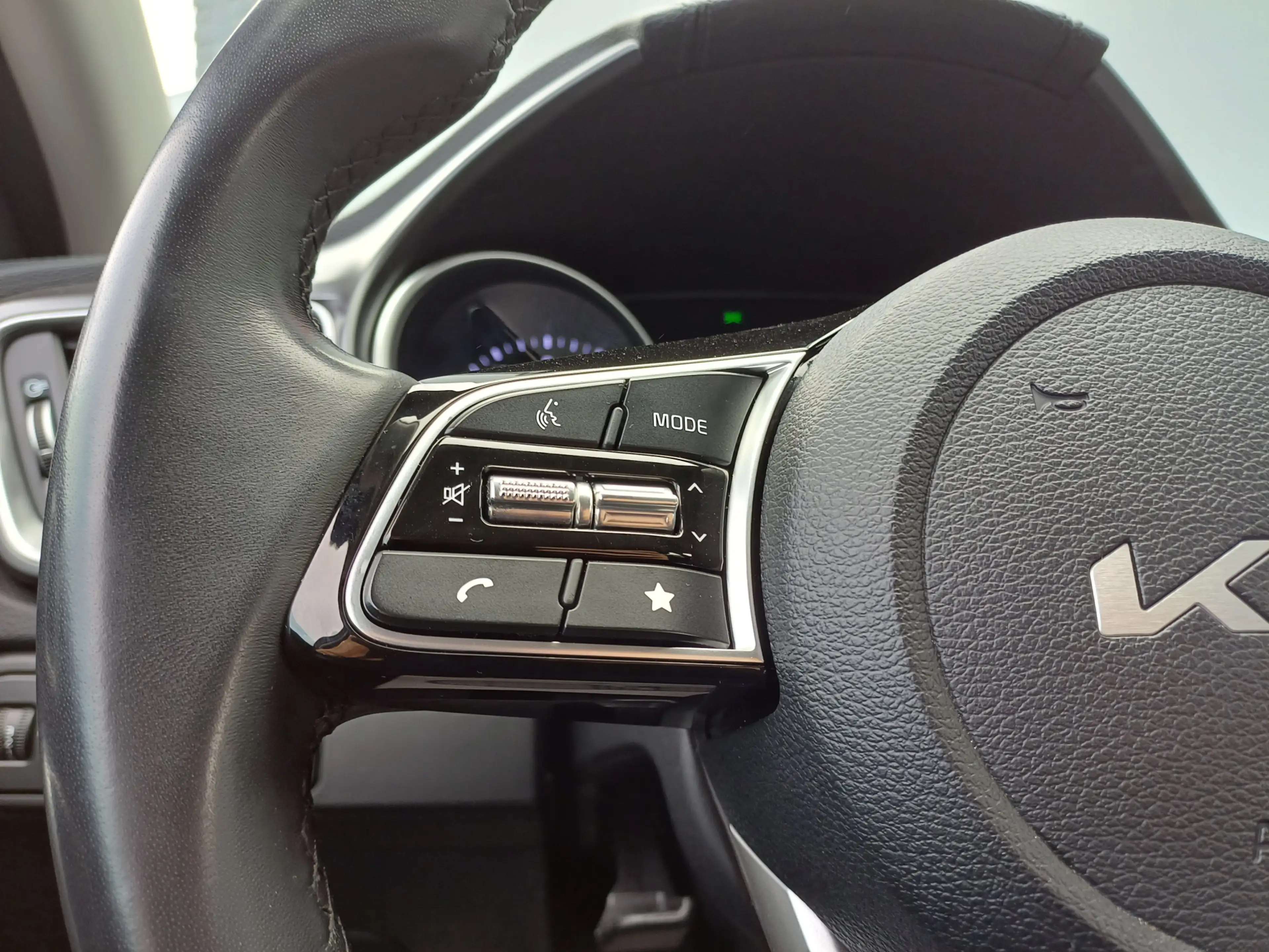 Kia Ceed / cee'd 1.0 T-GDi DynamicLine | CAMERA | NAVI | APPLE CARP — photo 17