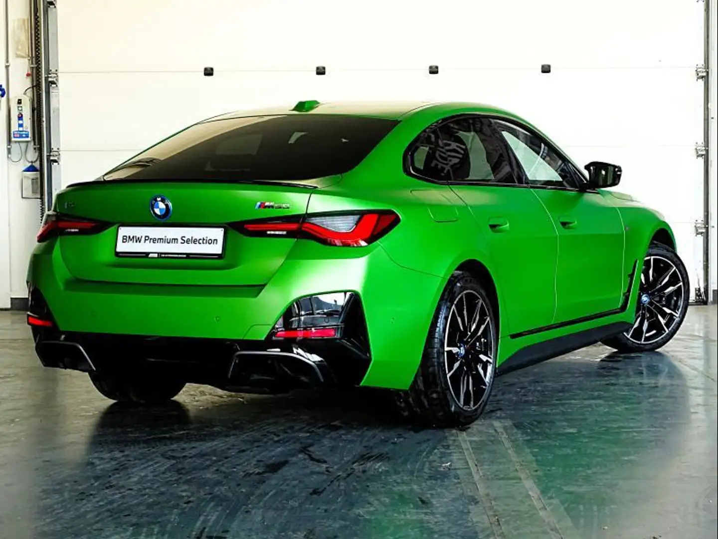 BMW i4 UNIEK SPECIAL REQUEST - FULL Groen - 2