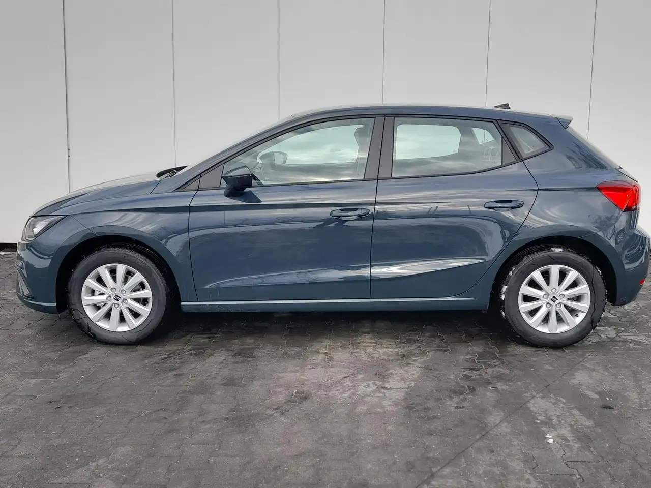 SEAT Ibiza 1.0 MPI Reference NAVI/APP~SHZ~PDC~LED~ALU 9