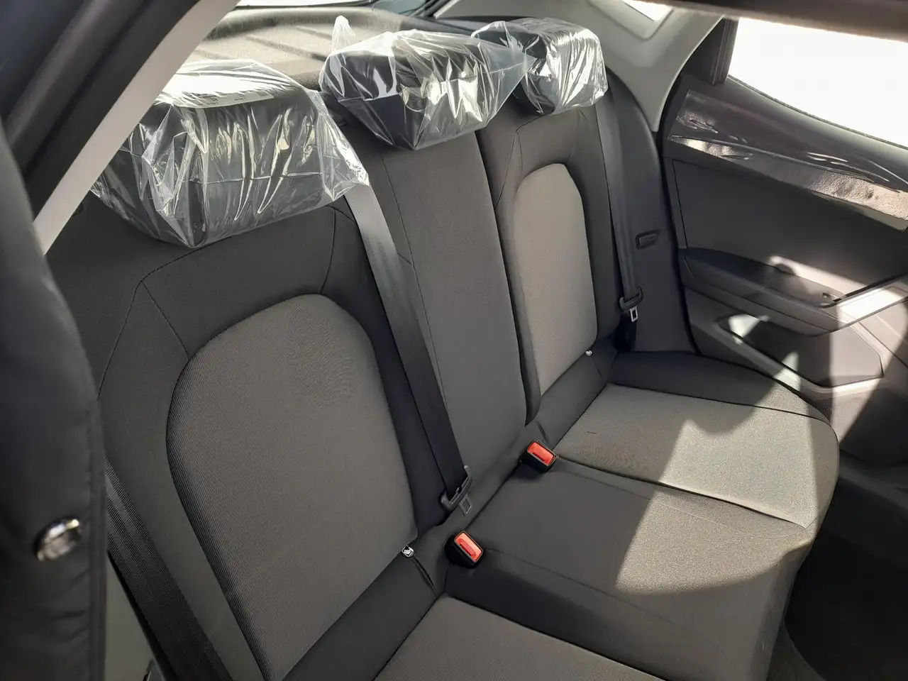 SEAT Ibiza 1.0 MPI Reference NAVI/APP~SHZ~PDC~LED~ALU 16