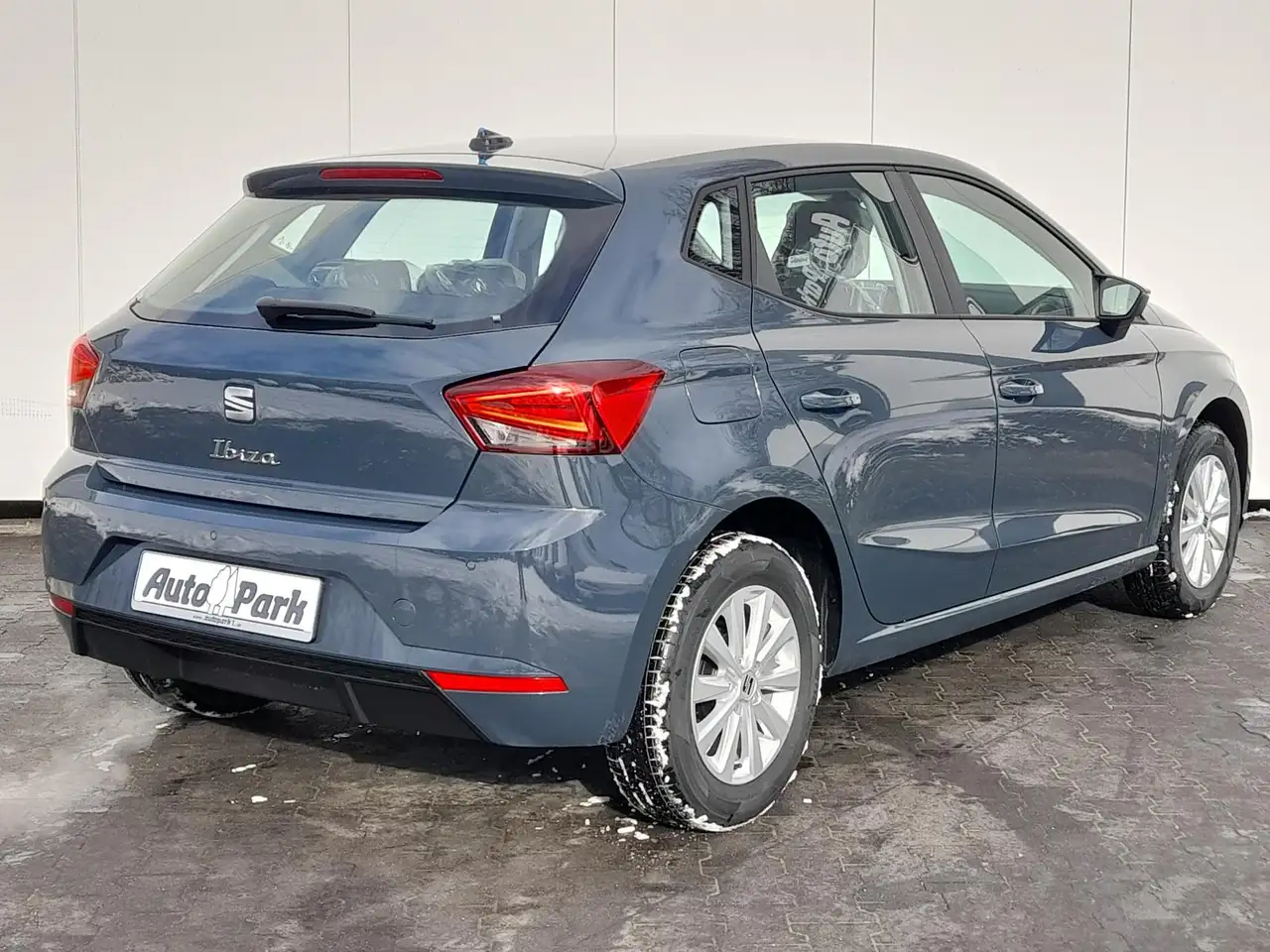 SEAT Ibiza 1.0 MPI Reference NAVI/APP~SHZ~PDC~LED~ALU 3