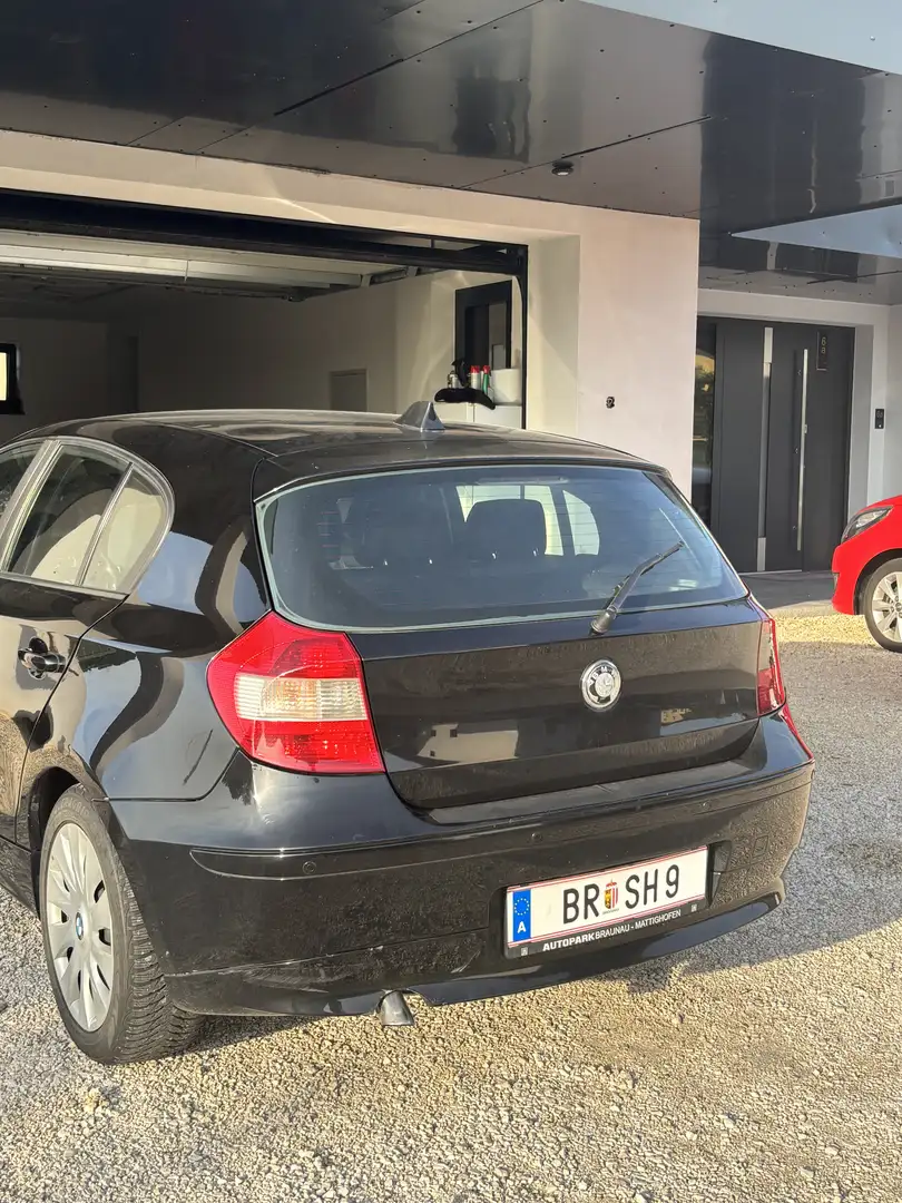 BMW 118 118d Schwarz - 1