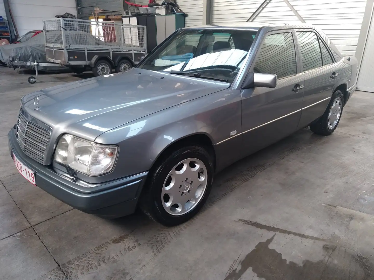 Mercedes-Benz E 300 4Matic 4x4 Gri - 1