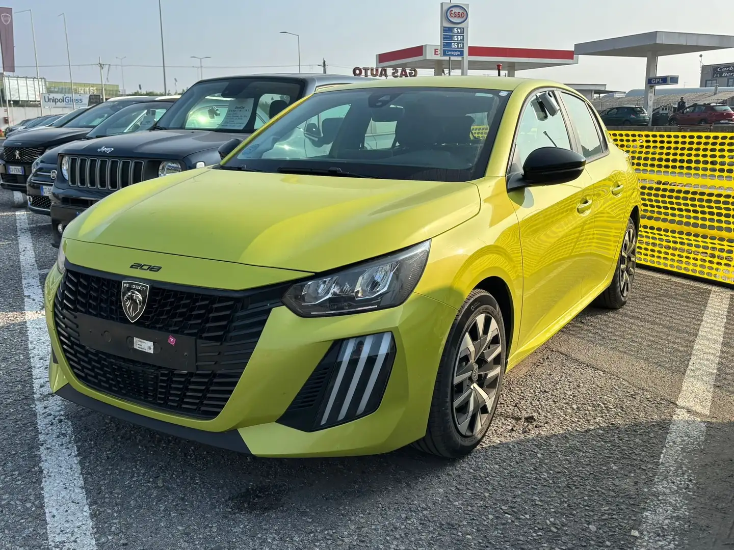 Peugeot 208 208 1.2 puretech Active s PROMO FREEDOM Geel - 1