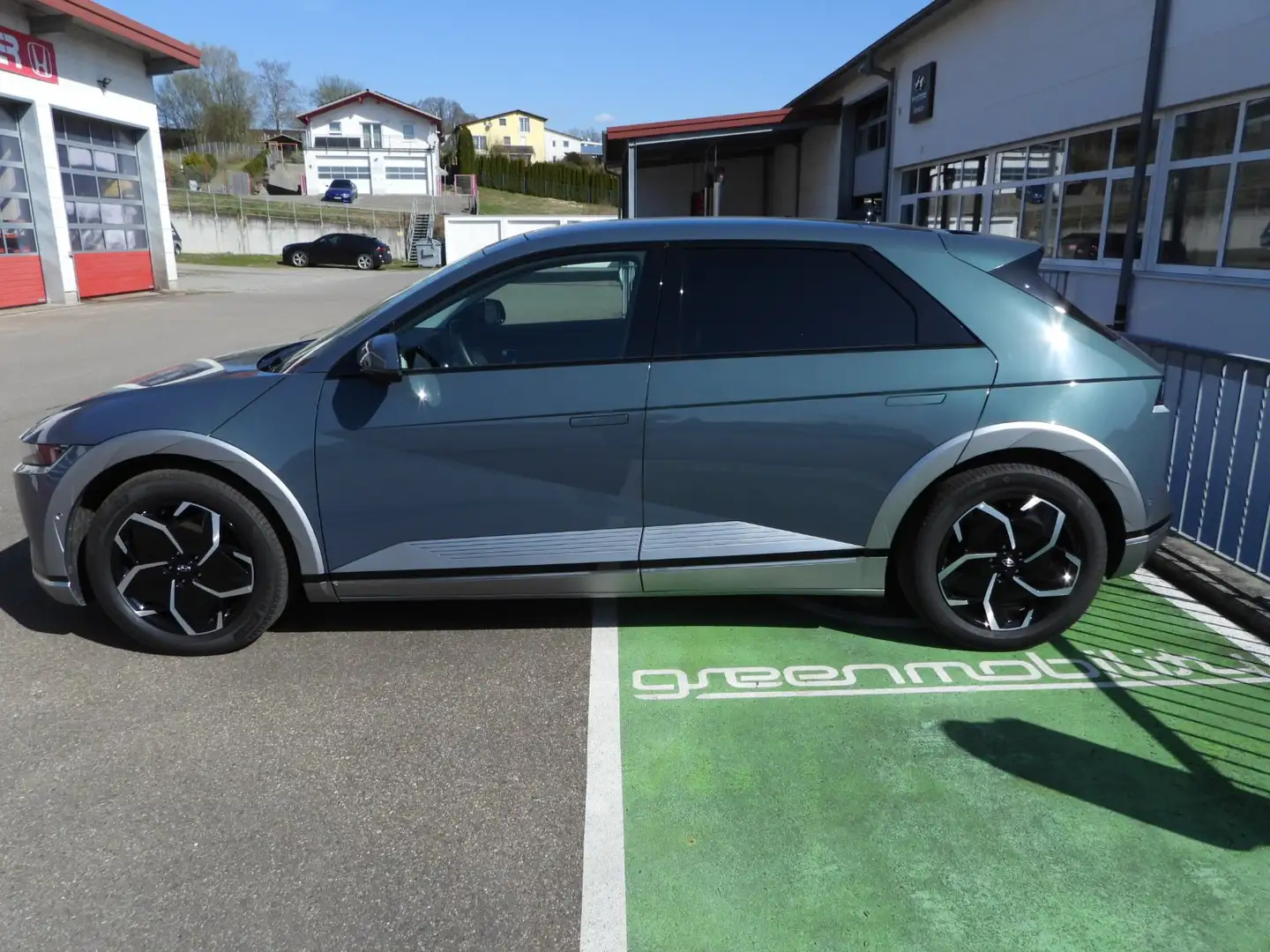 Hyundai IONIQ 5 77,4 kWh 2WD Uniq, Panoramadach, Realaxpaket Zöld - 1
