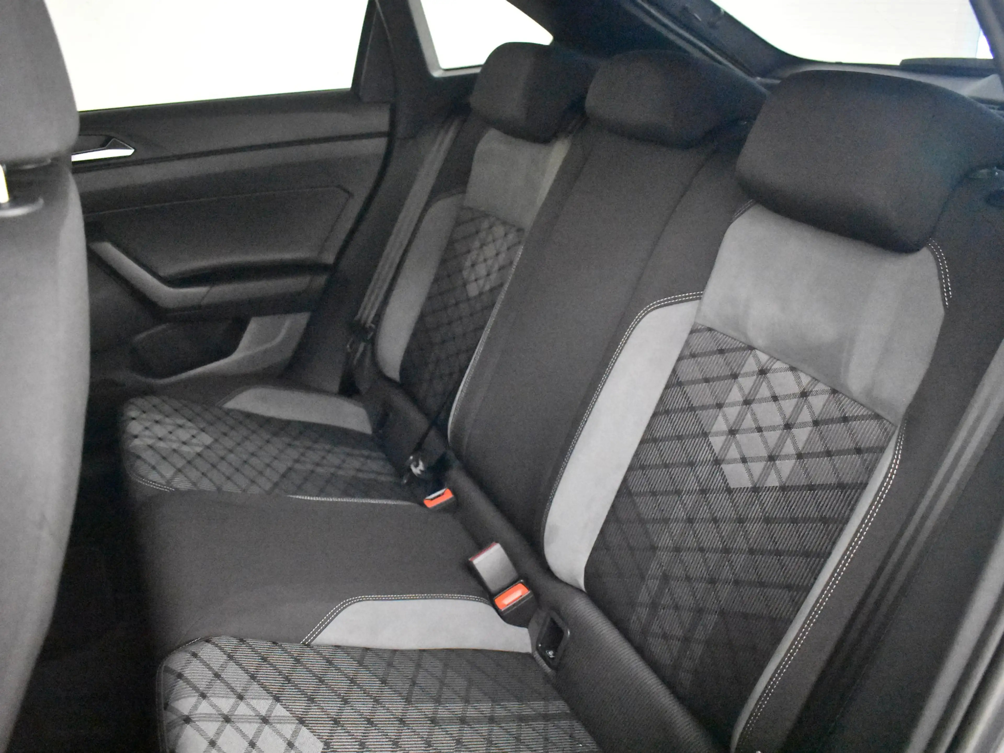 Volkswagen Taigo 1.0 TSI R-Line 115PK | Elektr. Glazen Pano-dak | P — photo 9