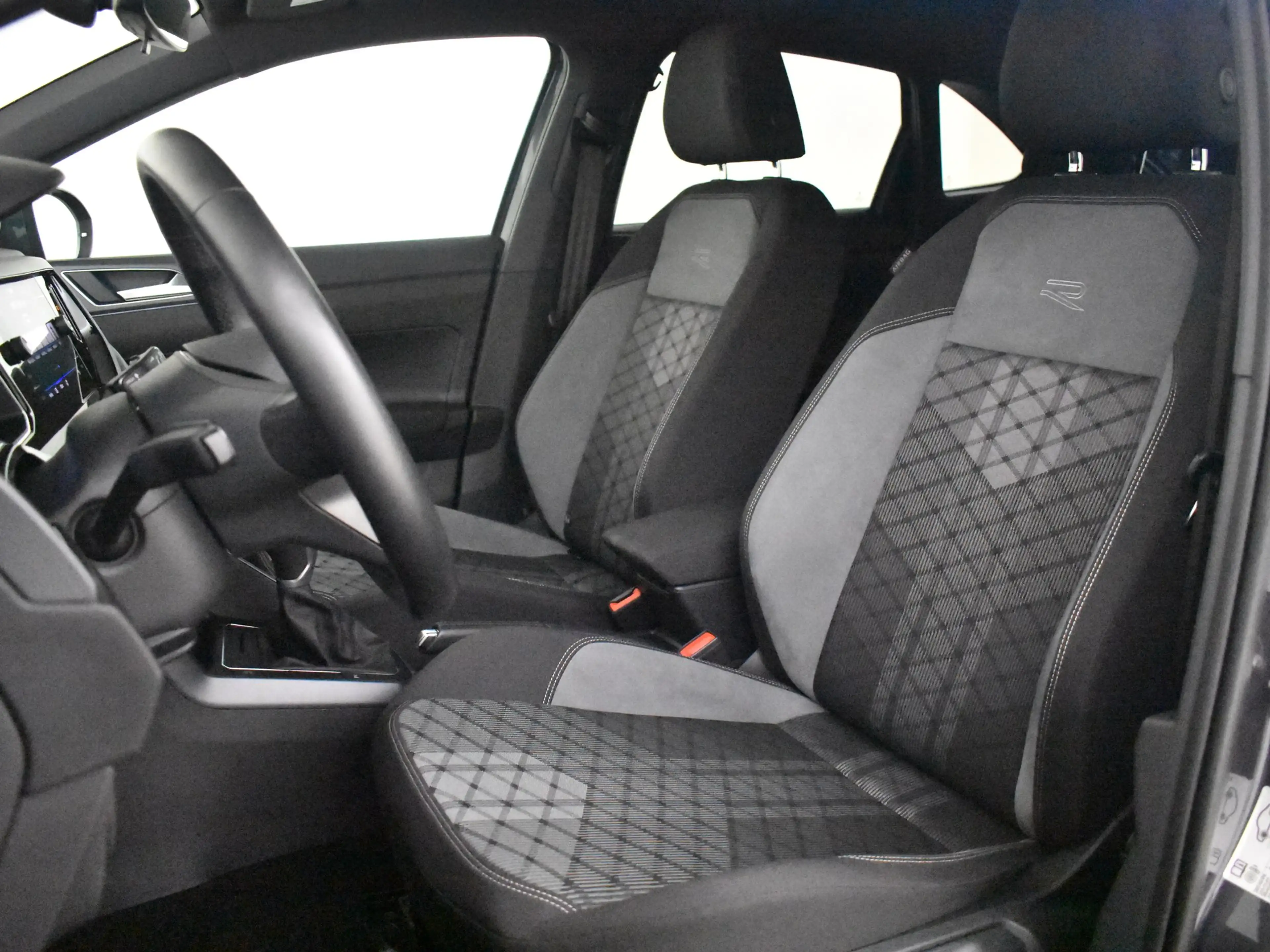 Volkswagen Taigo 1.0 TSI R-Line 115PK | Elektr. Glazen Pano-dak | P — photo 7