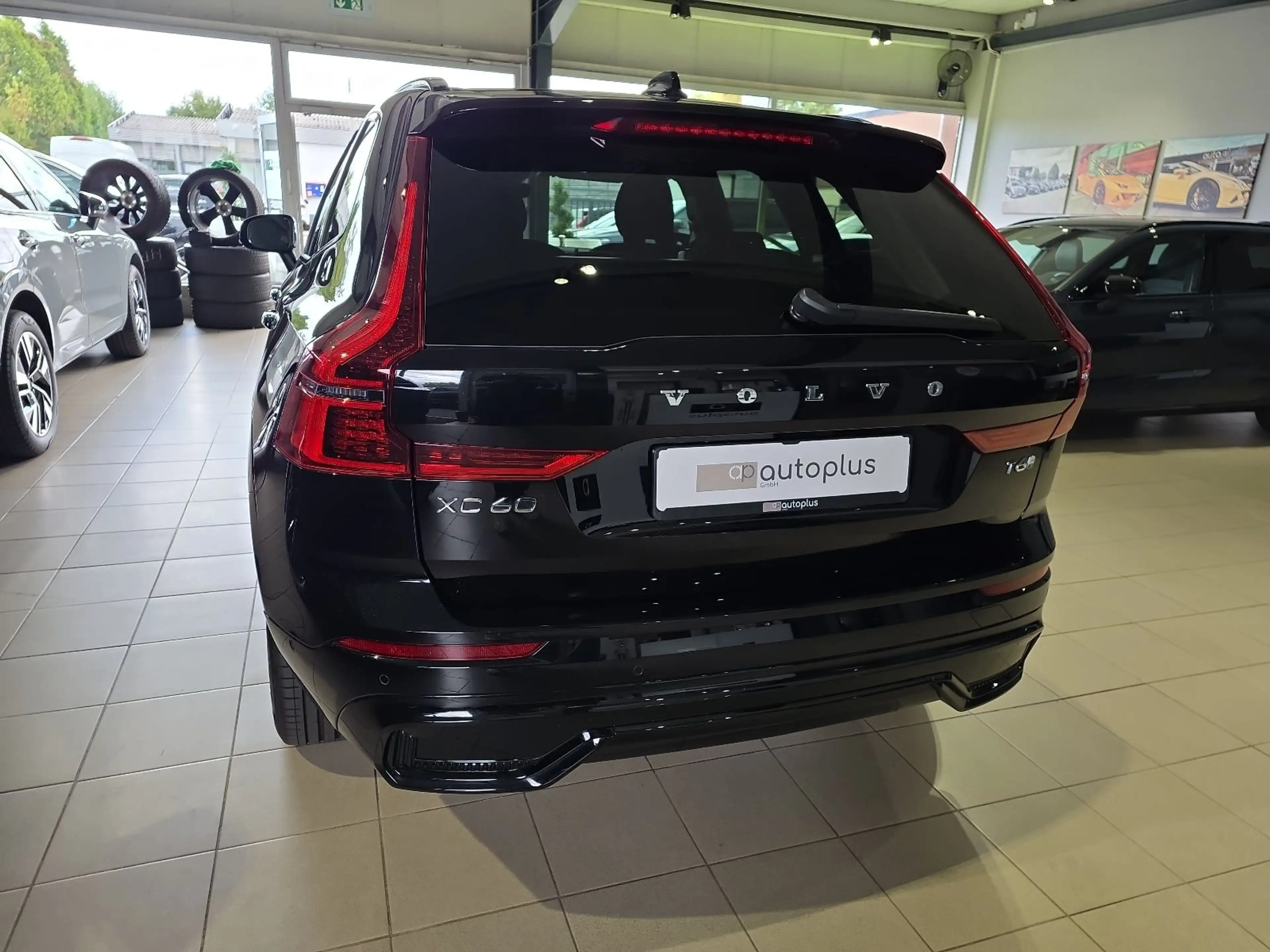 Volvo XC60 T6 Plus Dark Recharge AWD Lagom Pano HUD — photo 9