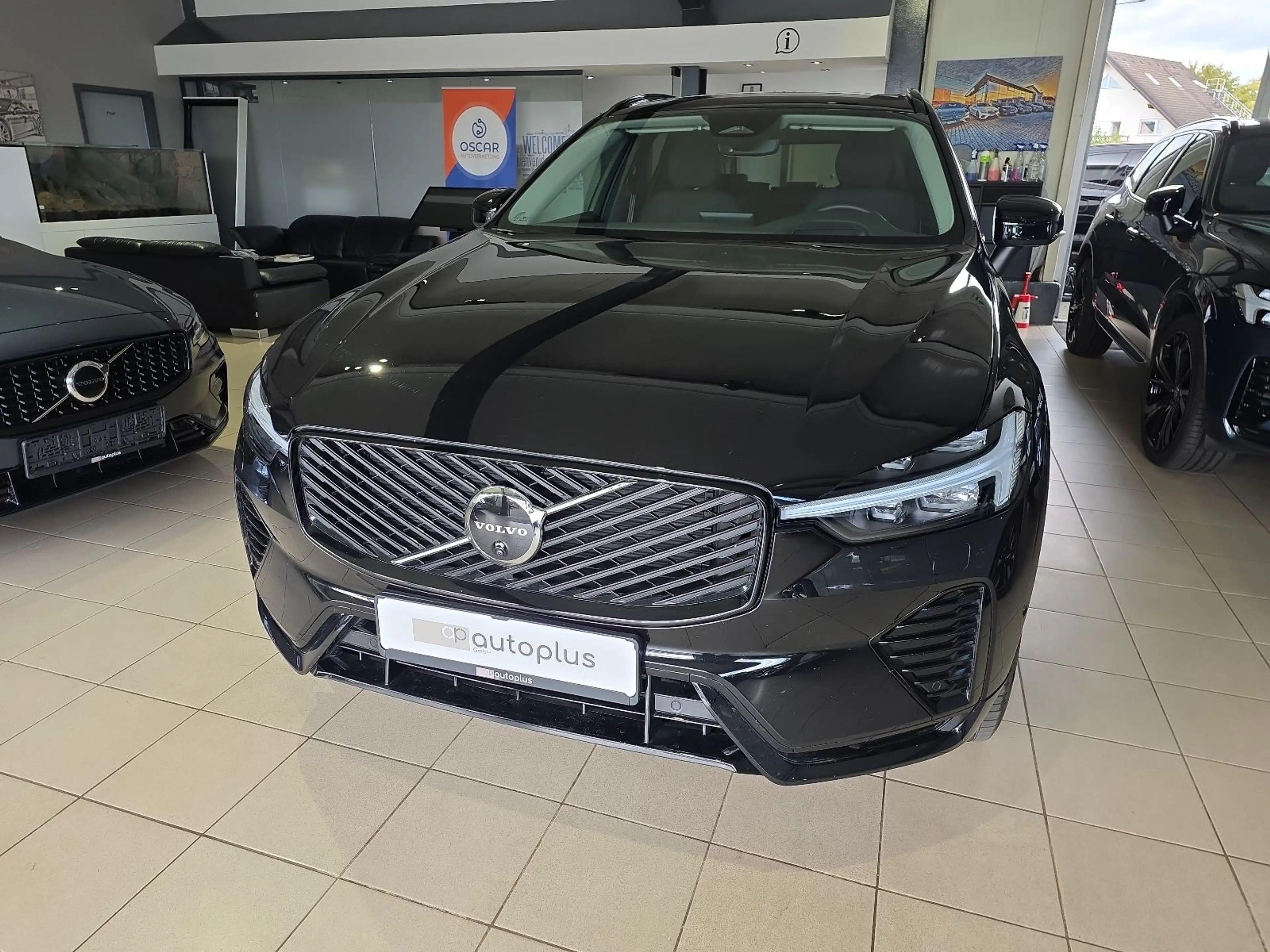 Volvo XC60 T6 Plus Dark Recharge AWD Lagom Pano HUD — photo 2