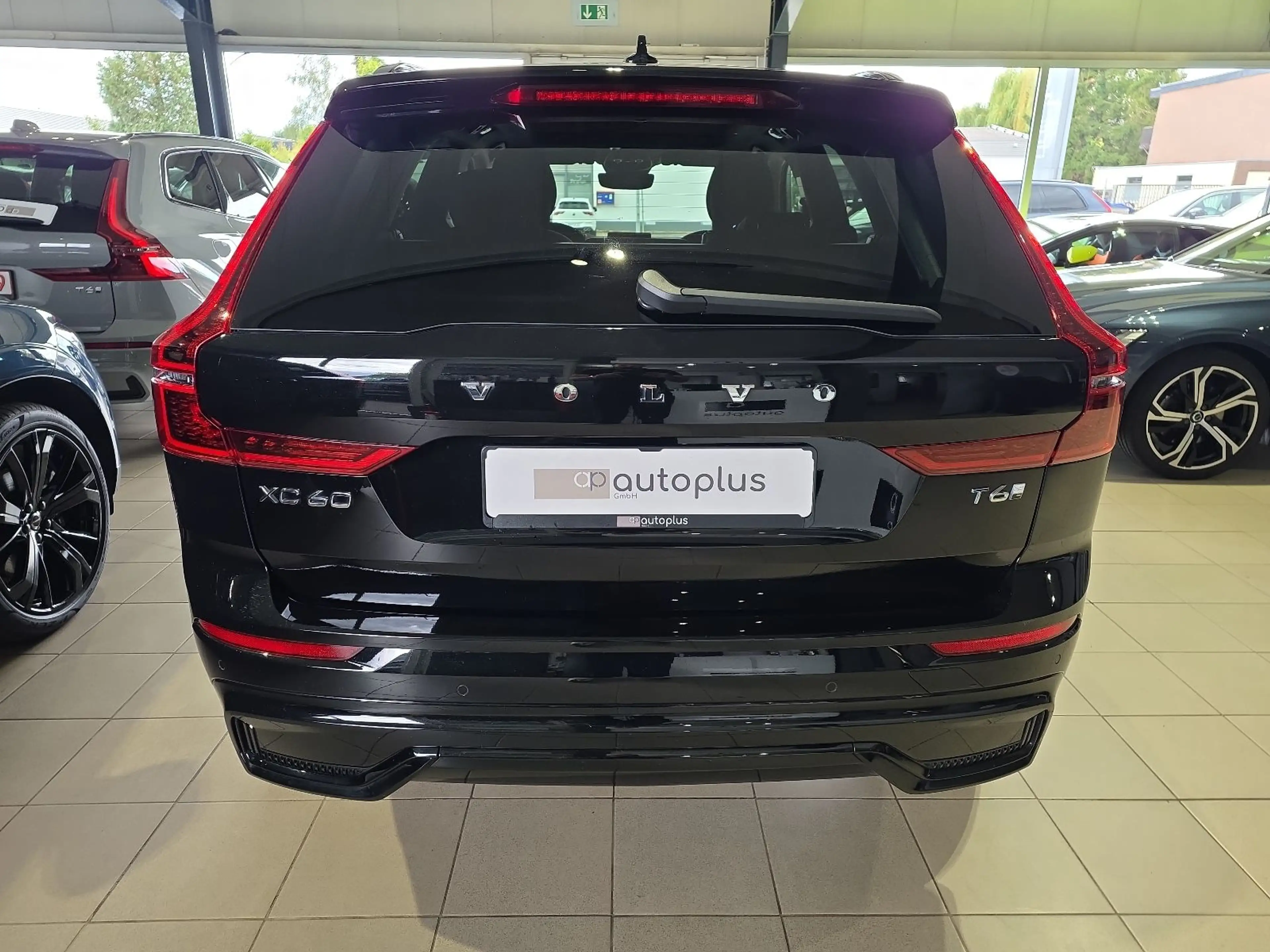 Volvo XC60 T6 Plus Dark Recharge AWD Lagom Pano HUD — photo 8