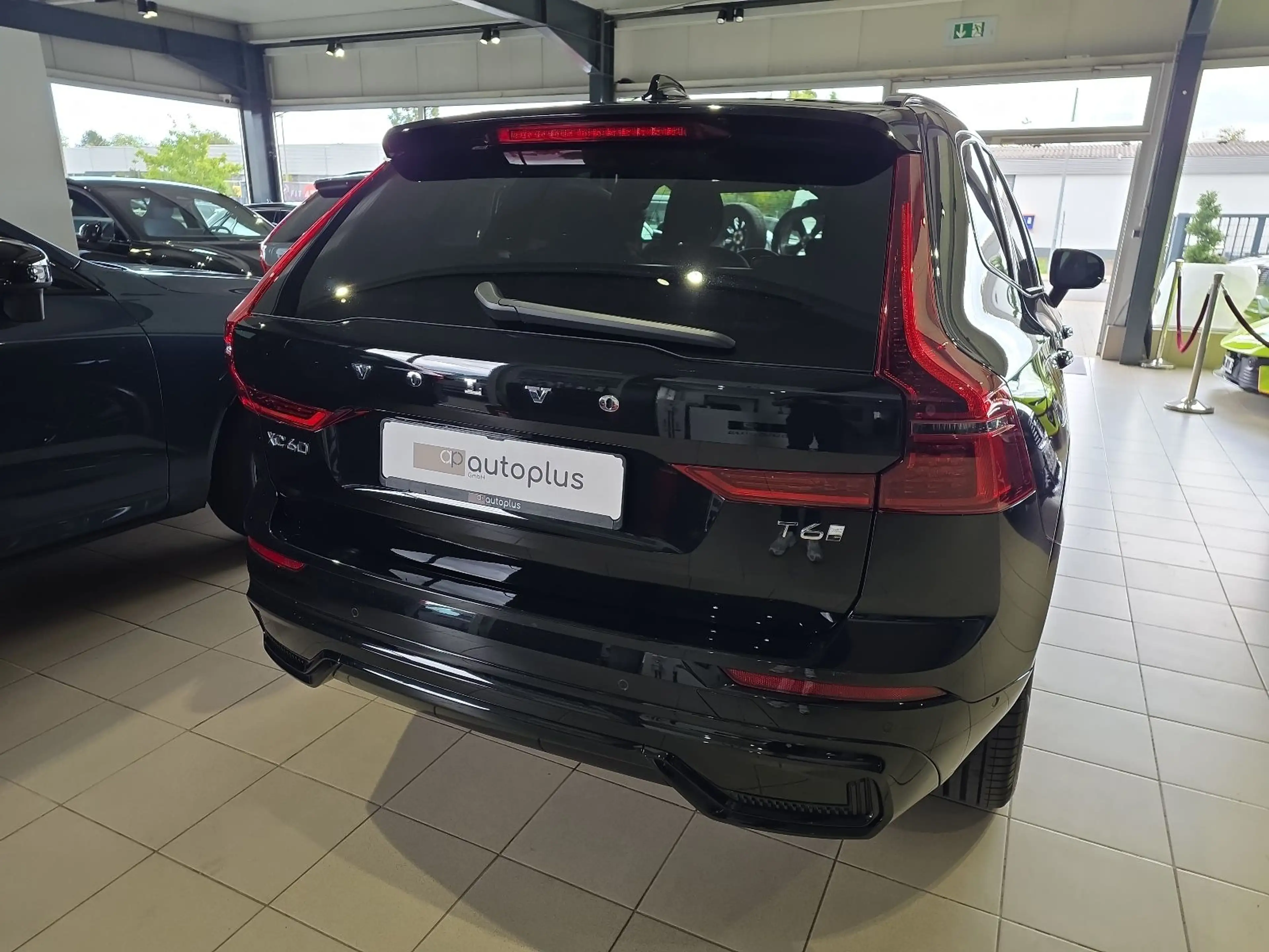 Volvo XC60 T6 Plus Dark Recharge AWD Lagom Pano HUD — photo 7