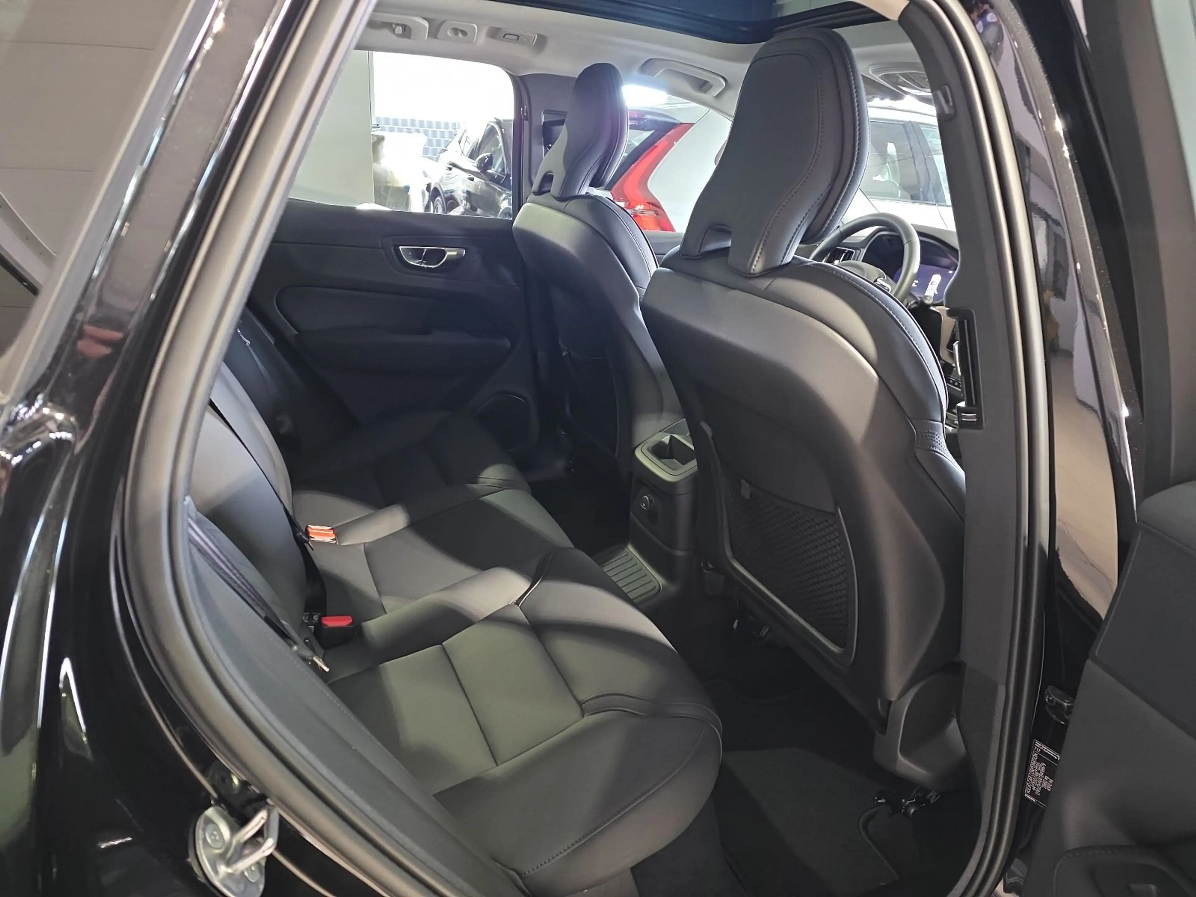 Volvo XC60 T6 Plus Dark Recharge AWD Lagom Pano HUD — photo 13
