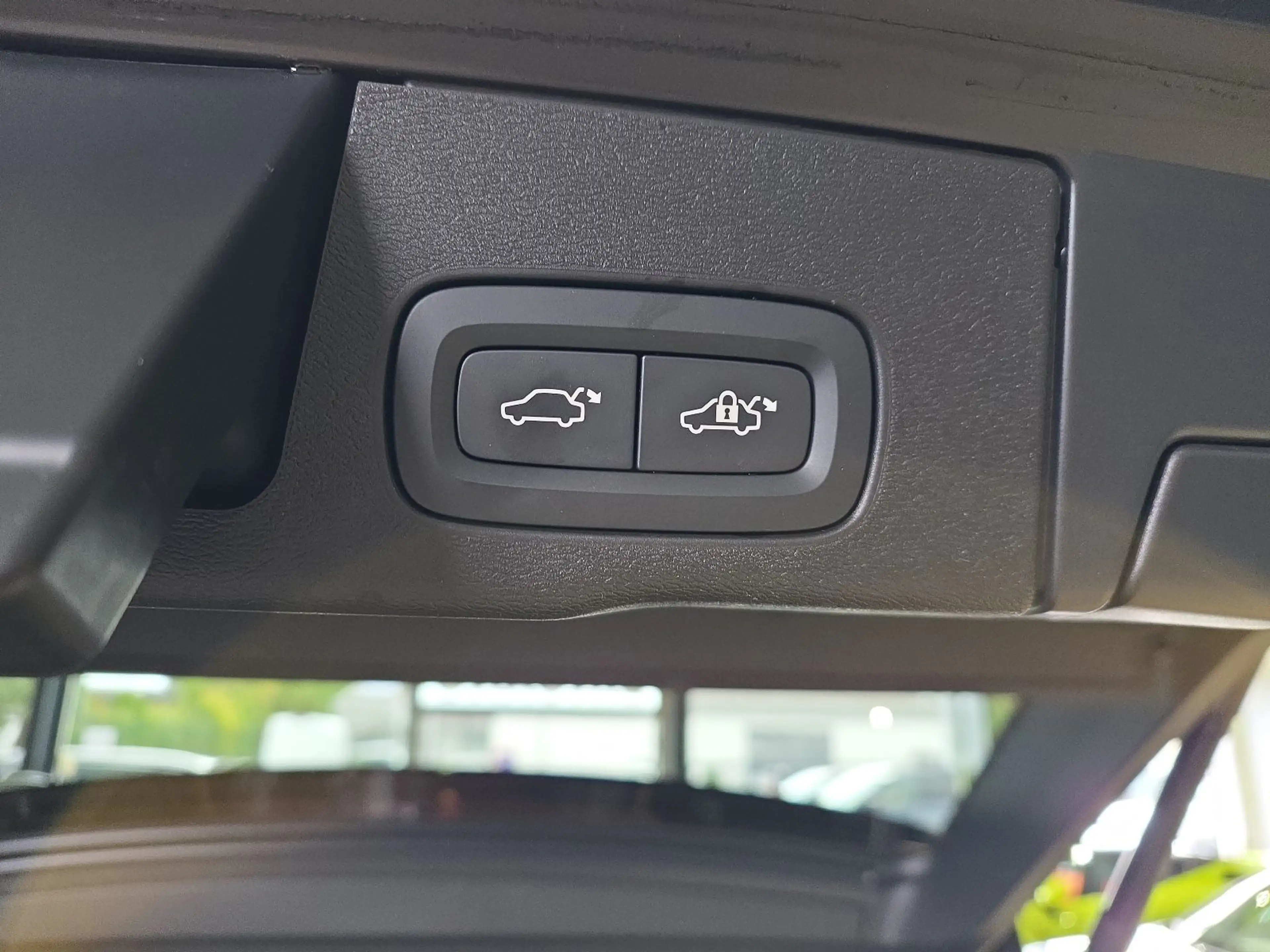 Volvo XC60 T6 Plus Dark Recharge AWD Lagom Pano HUD — photo 15