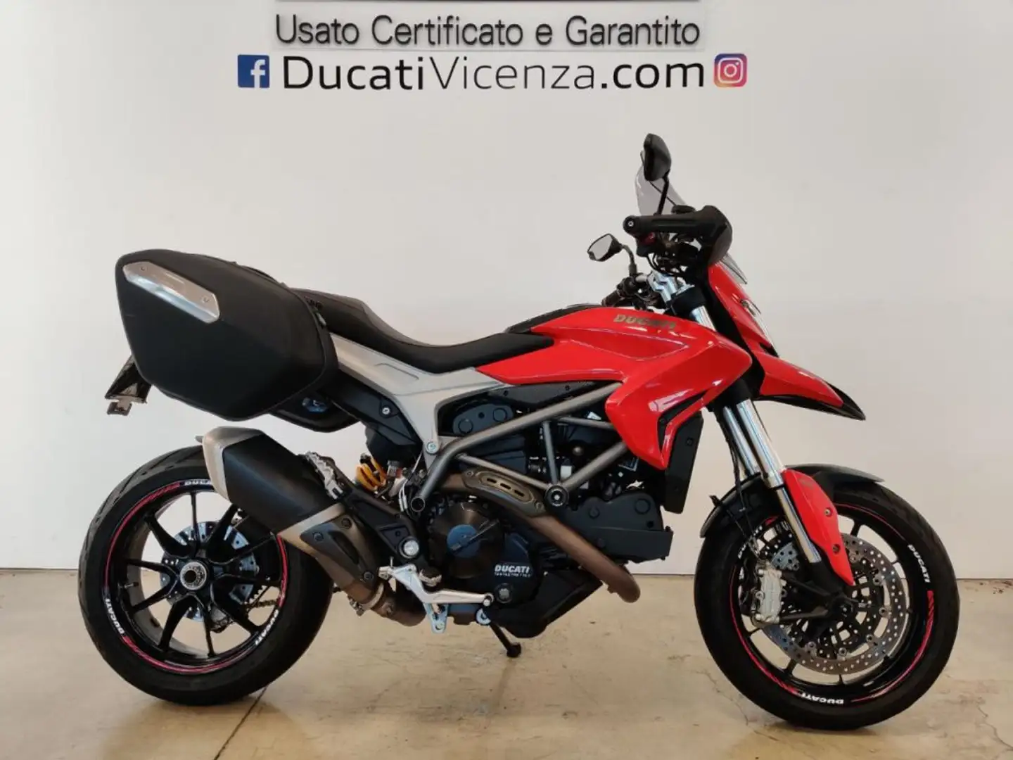 Ducati Hyperstrada 821 RED Rosso - 1