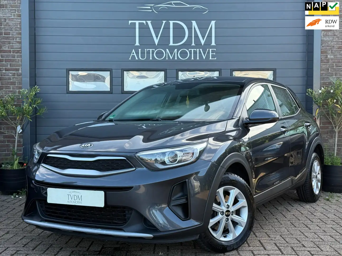 Kia Stonic 1.0 T-GDi DynamicLine|NAVI|CAMERA|CARPLAY Grijs - 1