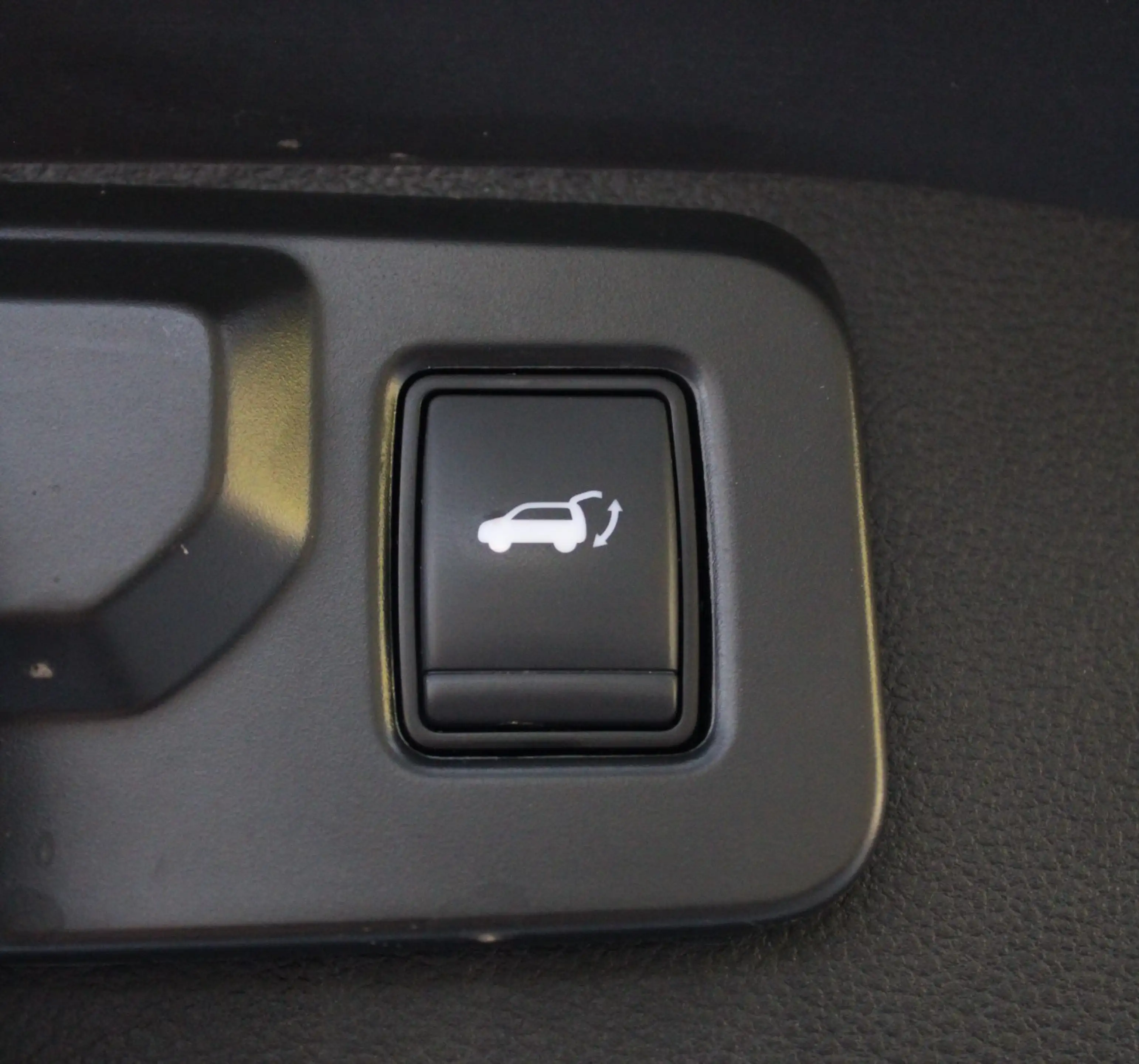 Renault Austral TCe 160 Mild-Hybrid Techno Esprit Alpine — photo 7