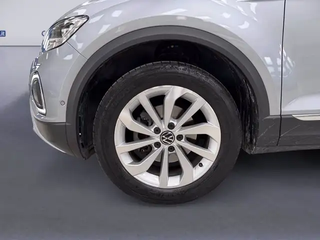 Volkswagen T-Roc view 15