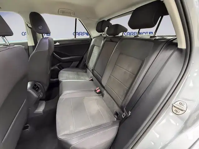 Volkswagen T-Roc view 14