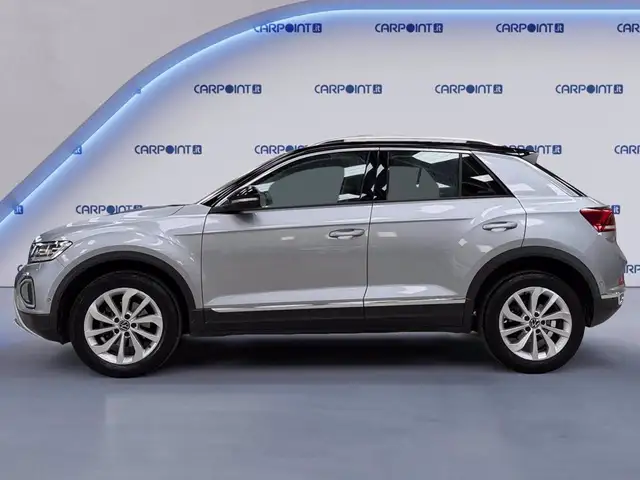 Volkswagen T-Roc view 3