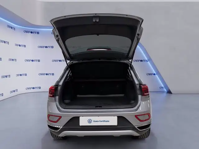 Volkswagen T-Roc view 18