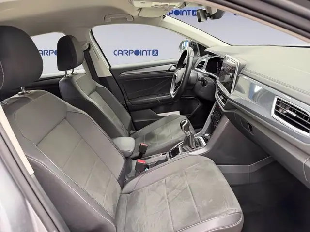 Volkswagen T-Roc view 16
