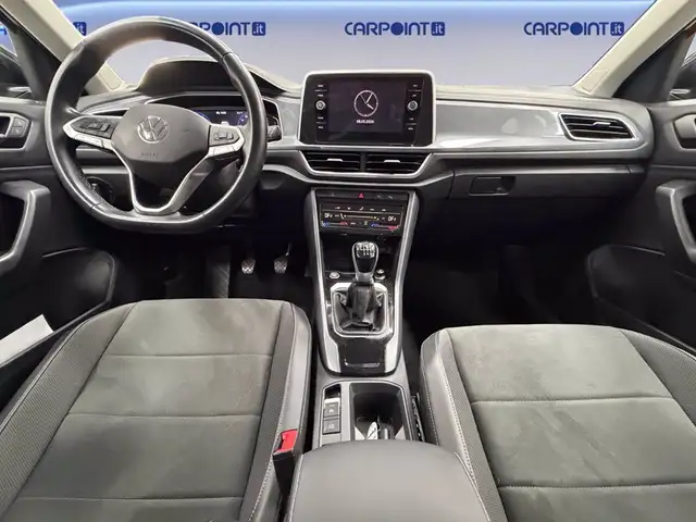 Volkswagen T-Roc view 11