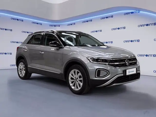 Volkswagen T-Roc view 8