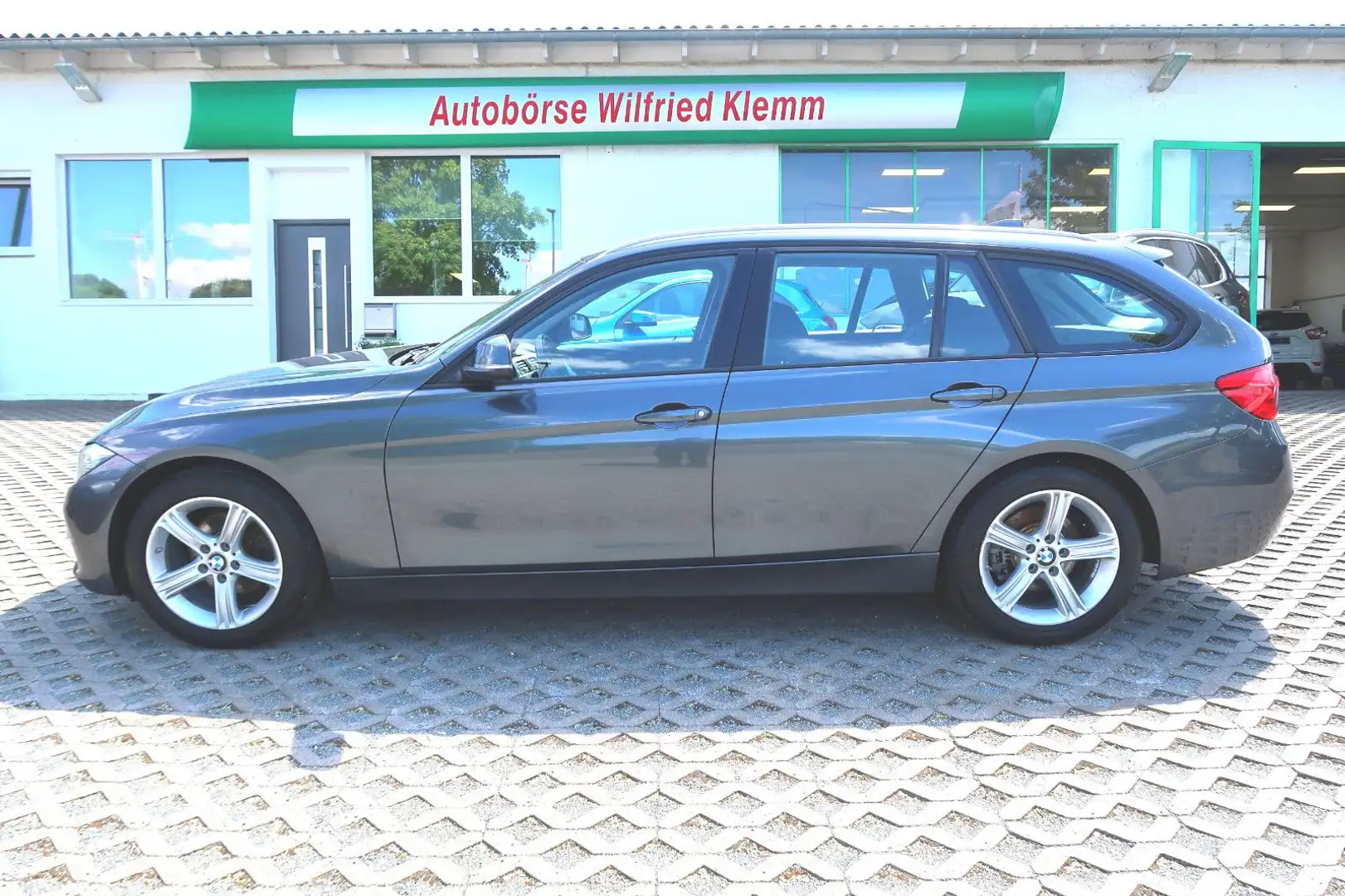 BMW 318 dATourAdvPlus"Alu393"Sports"Navi"Sitzh"PDC1Hd Gris - 1