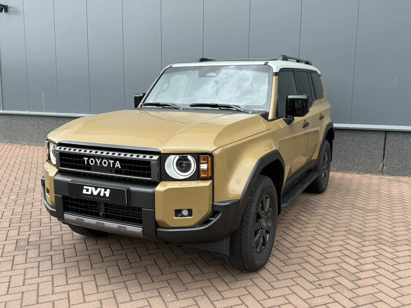 Toyota Land Cruiser 2.8 D-4D Blind Van First Edition - 2