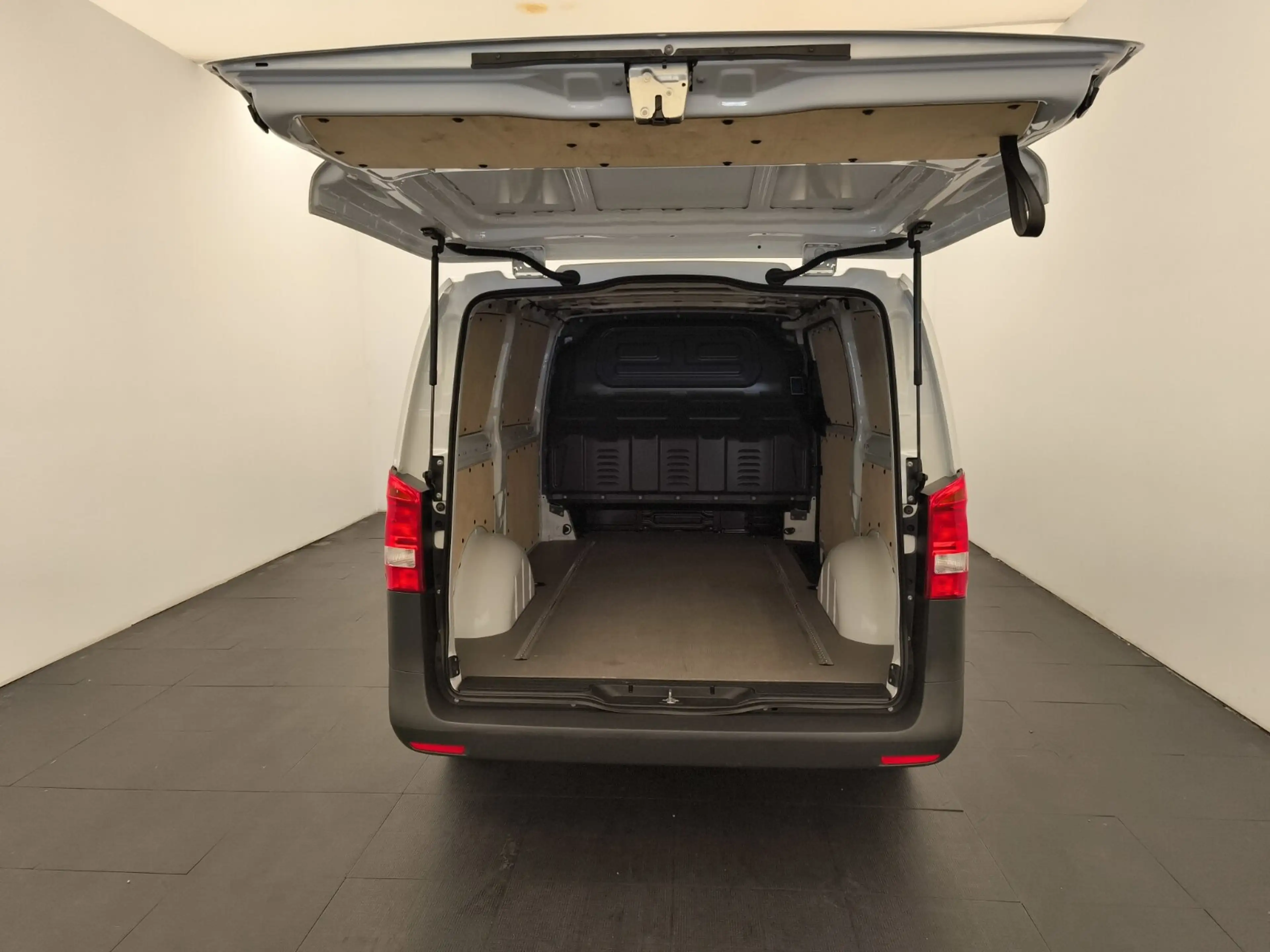 Mercedes-Benz Vito eVito 111 KA/Lang Navi Kamera Klima Sitzhzg — photo 10