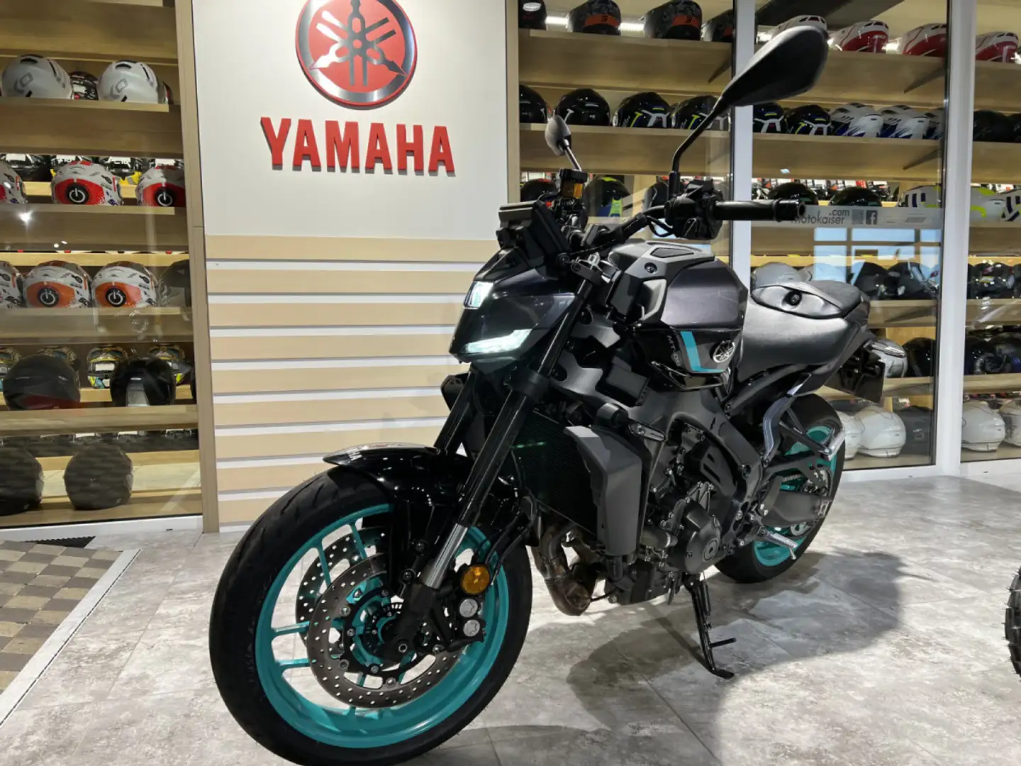 Yamaha MT-09 Y-AMT Šedá - 2