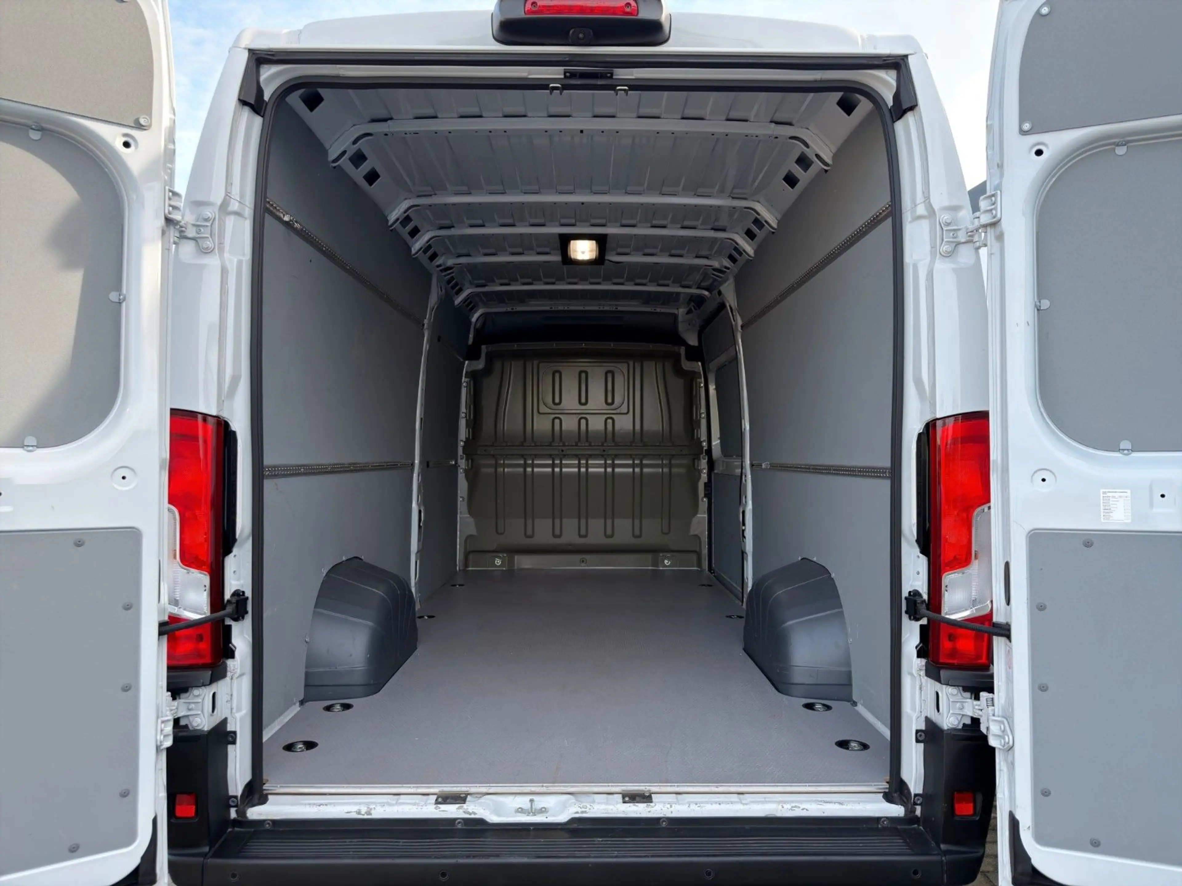 Peugeot Boxer KW 435 L4H2 BlueHDi 140 *Kamera*Navi — photo 13