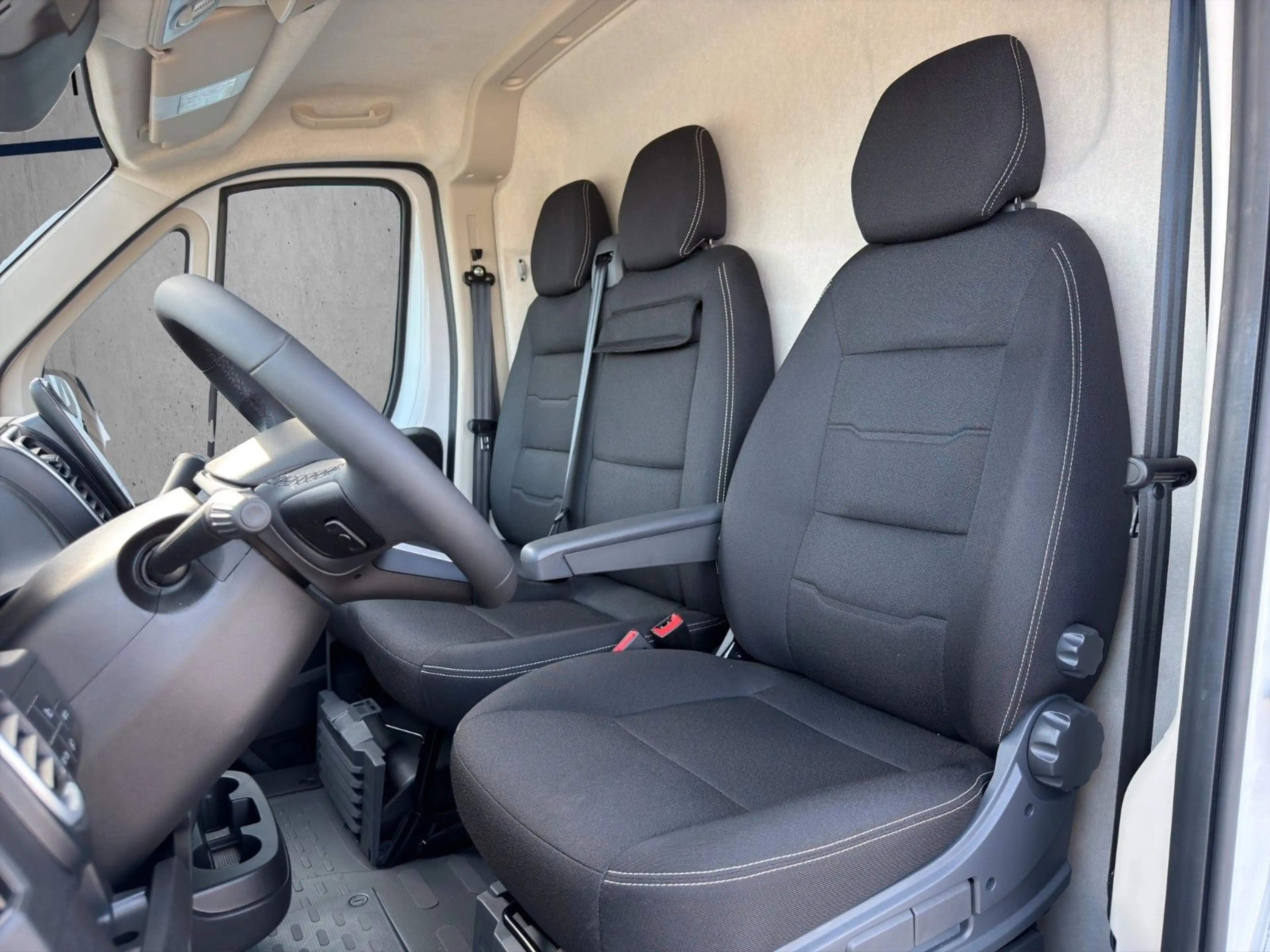 Peugeot Boxer KW 435 L4H2 BlueHDi 140 *Kamera*Navi — photo 8