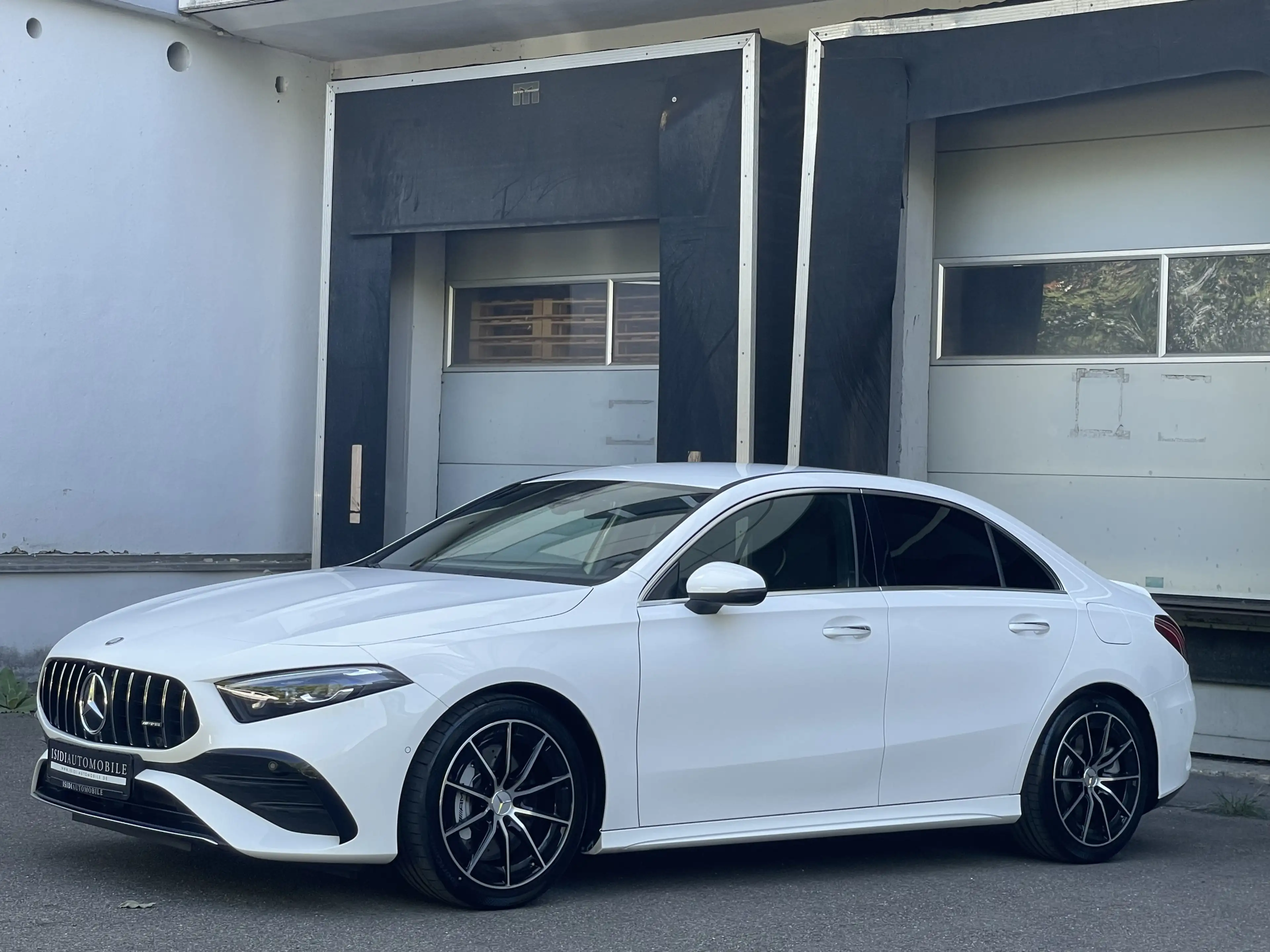 Mercedes-Benz A 35 AMG Limousine Multibeam MBUX Kamera Keyless — photo 2