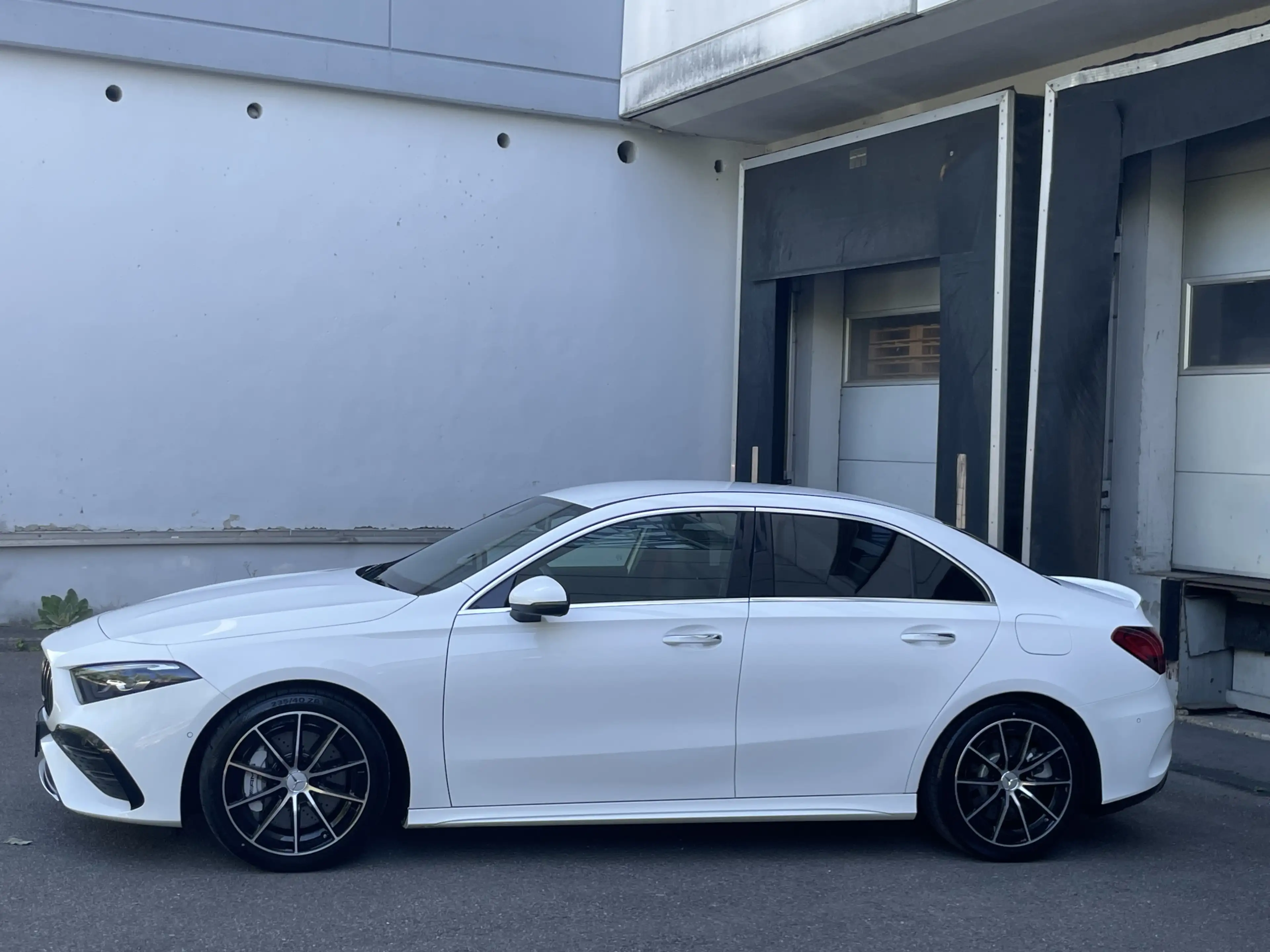 Mercedes-Benz A 35 AMG Limousine Multibeam MBUX Kamera Keyless — photo 3