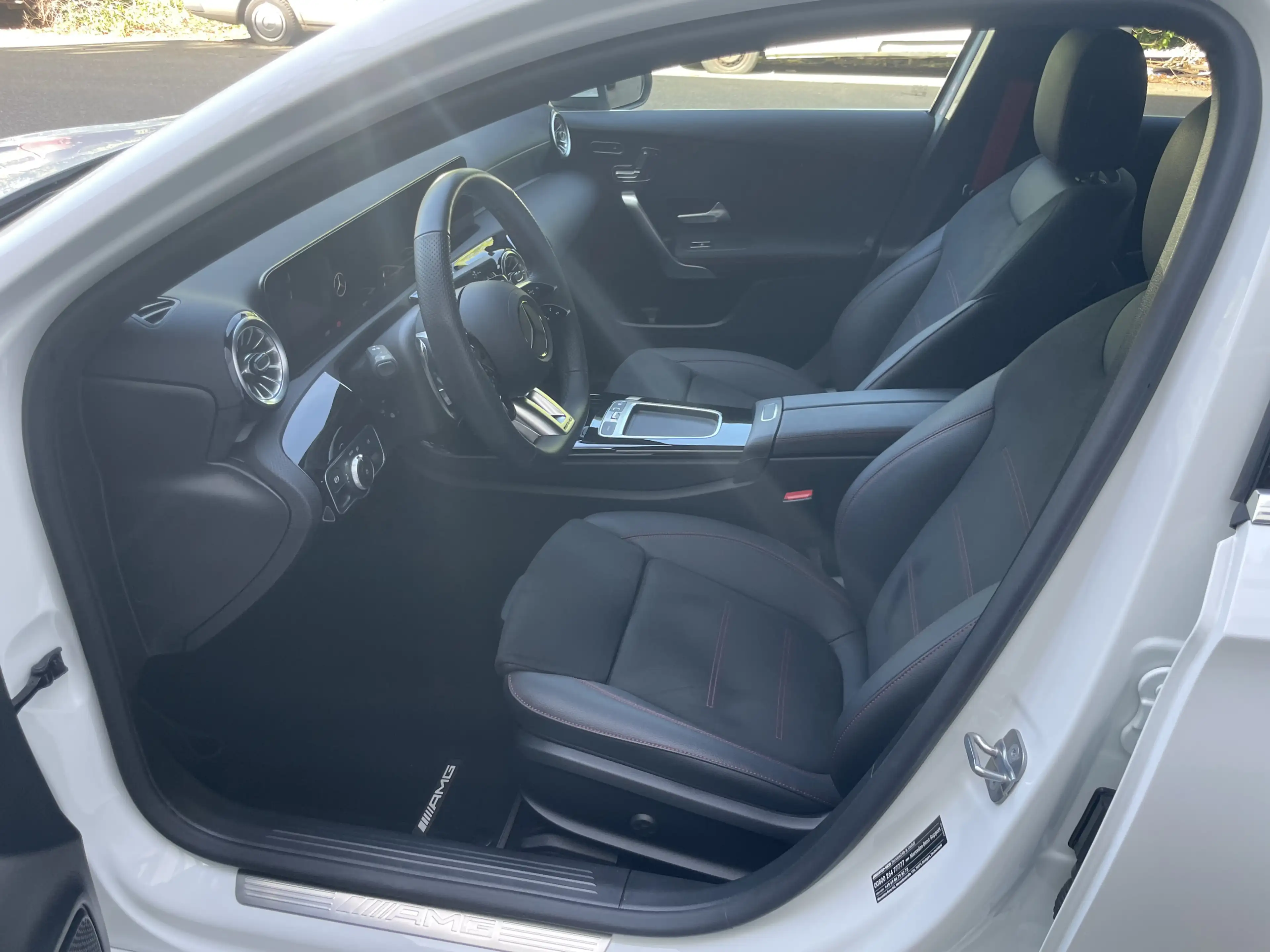 Mercedes-Benz A 35 AMG Limousine Multibeam MBUX Kamera Keyless — photo 13