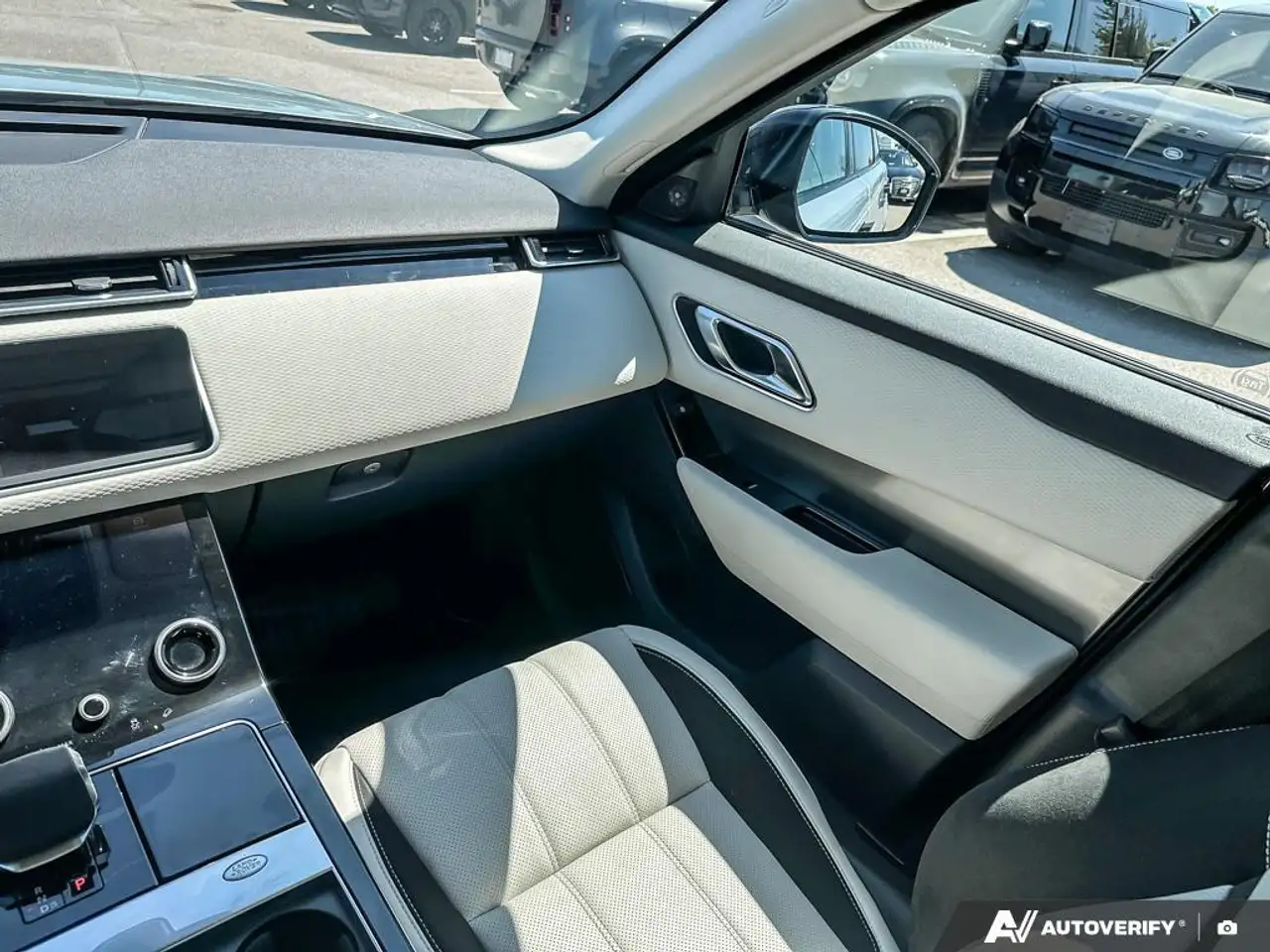 Land Rover Range Rover Velar photo Land Rover Range Rover Velar