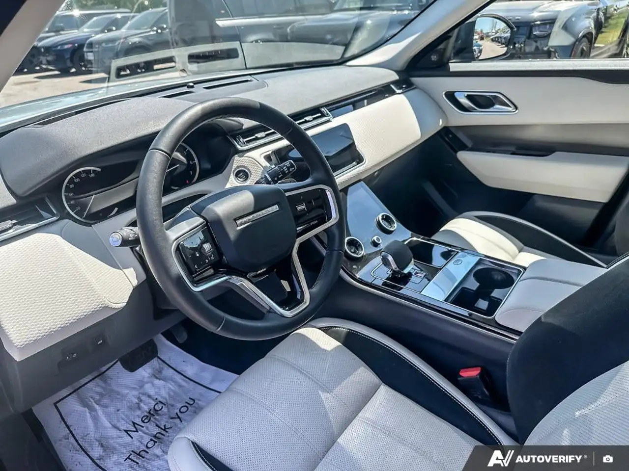 Land Rover Range Rover Velar photo Land Rover Range Rover Velar