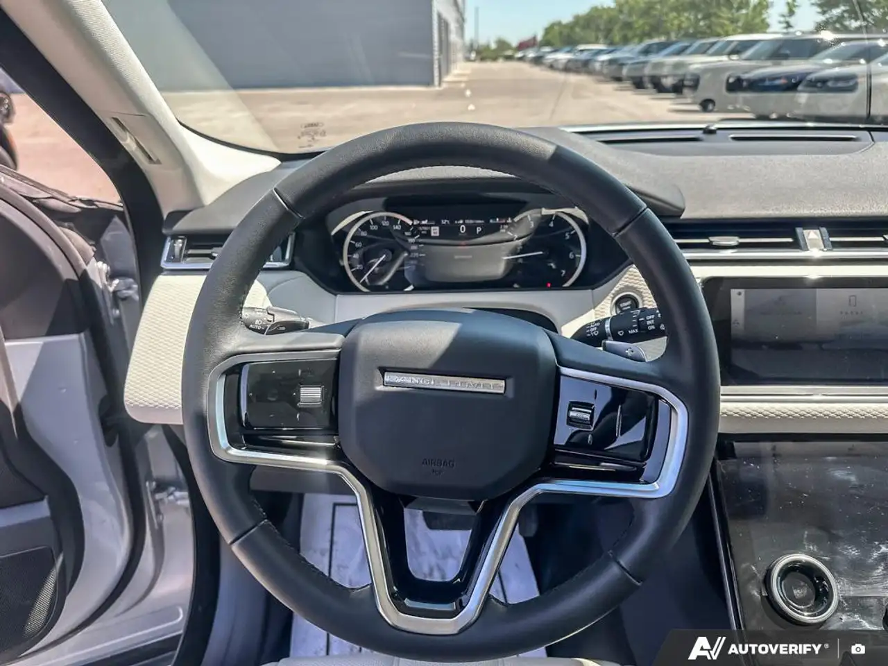 Land Rover Range Rover Velar photo Land Rover Range Rover Velar